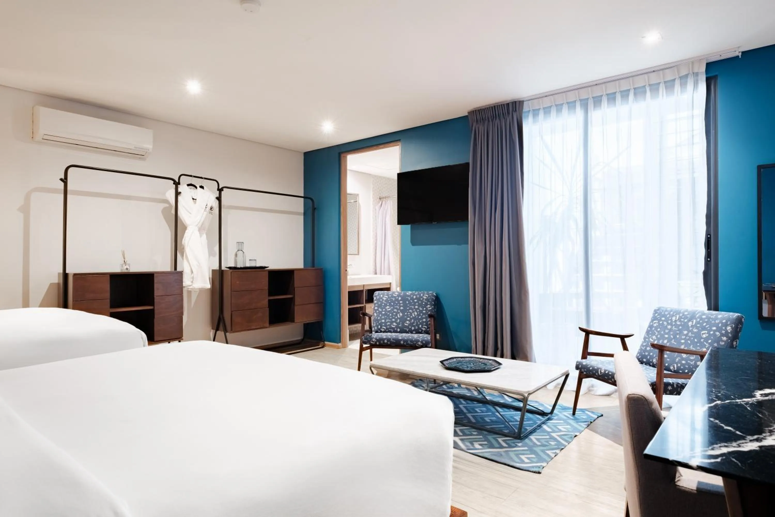 Bed in Pug Seal Polanco Allan Poe