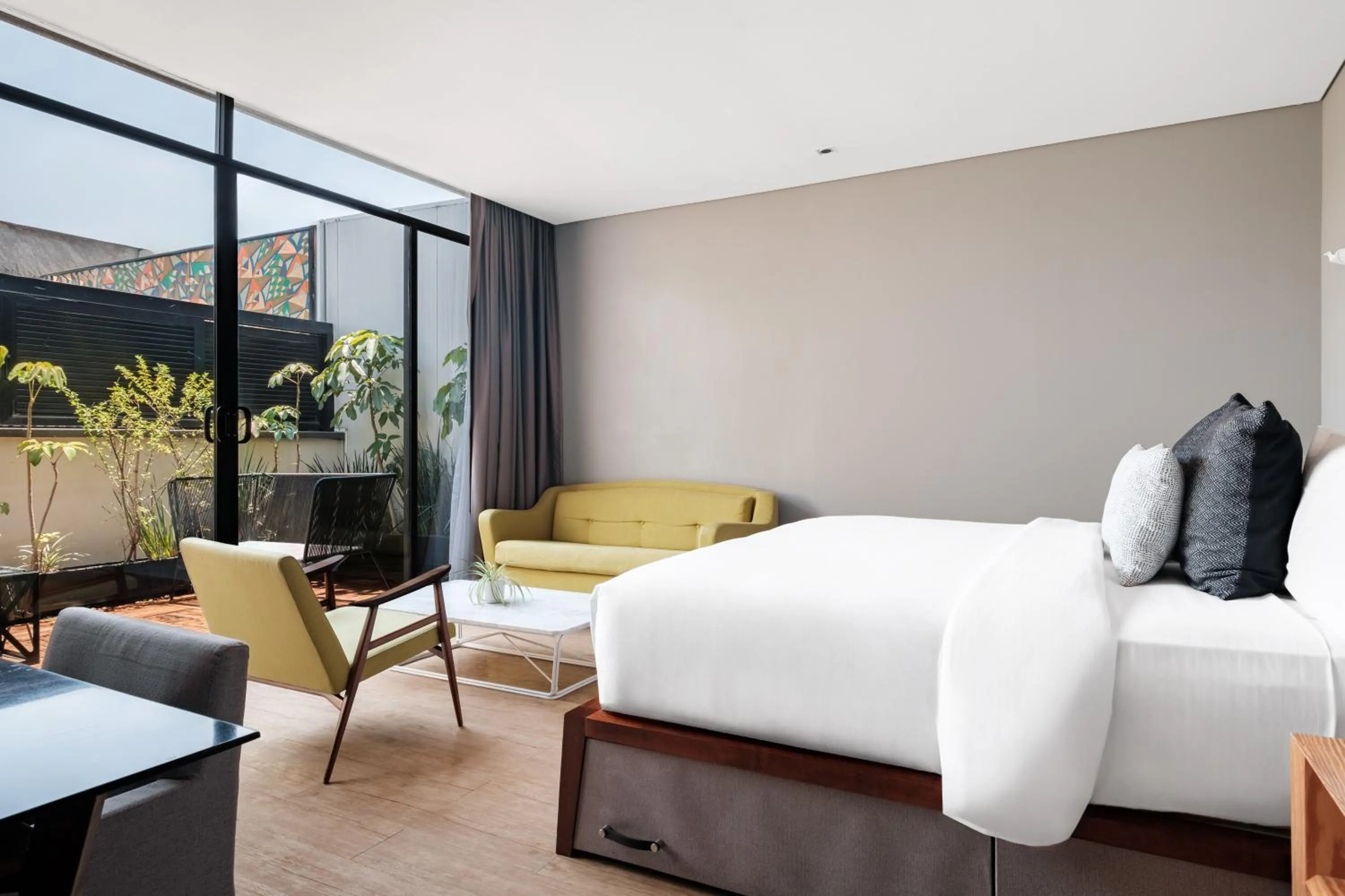 Bed in Pug Seal Polanco Allan Poe