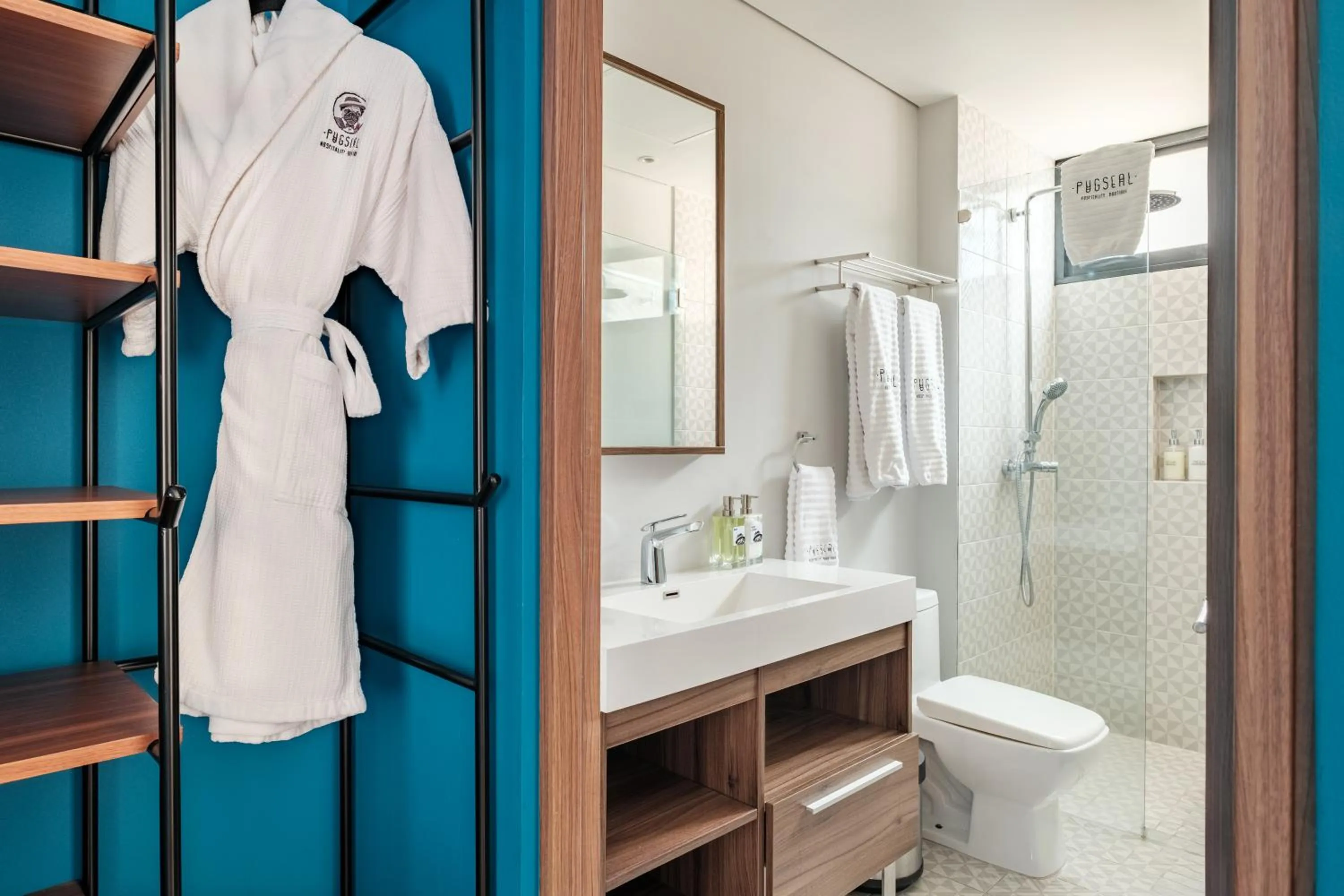 Pug Seal Polanco Allan Poe