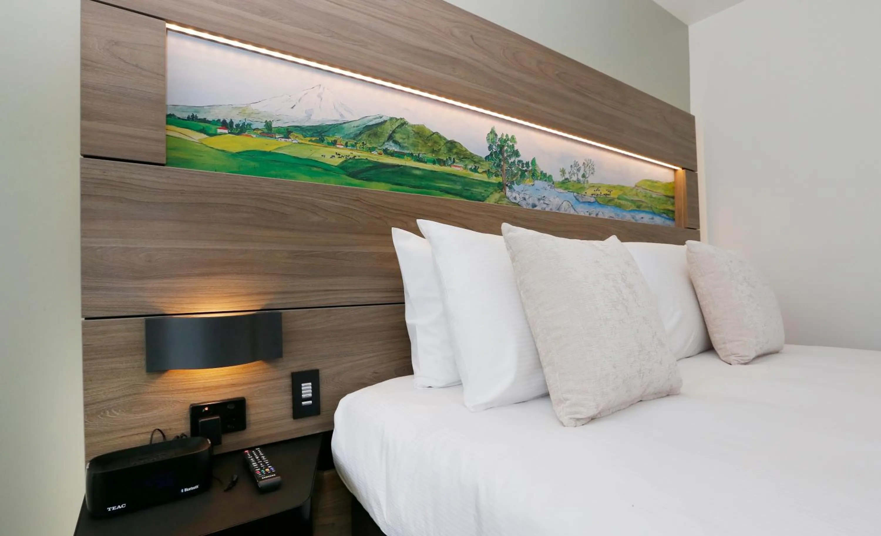 Bedroom, Bed in Novotel New Plymouth Taranaki