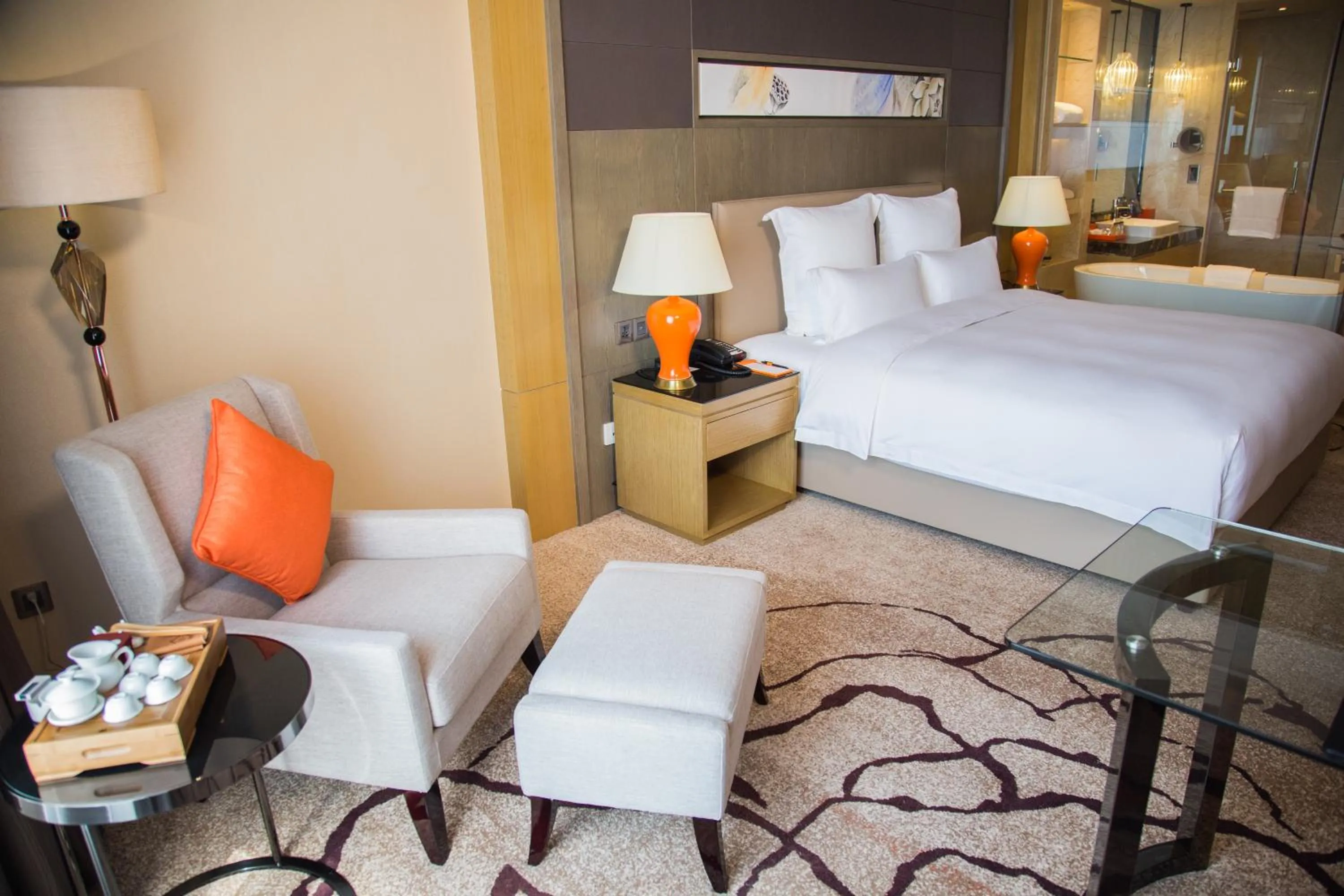 Photo of the whole room, Bed in Pullman Shishi Mattison