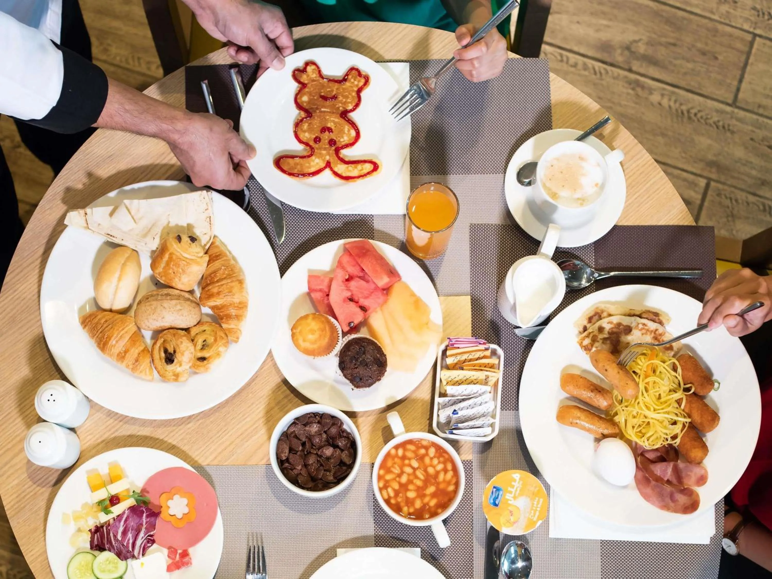 Restaurant/places to eat in Ibis Styles Dragon Mart Dubai