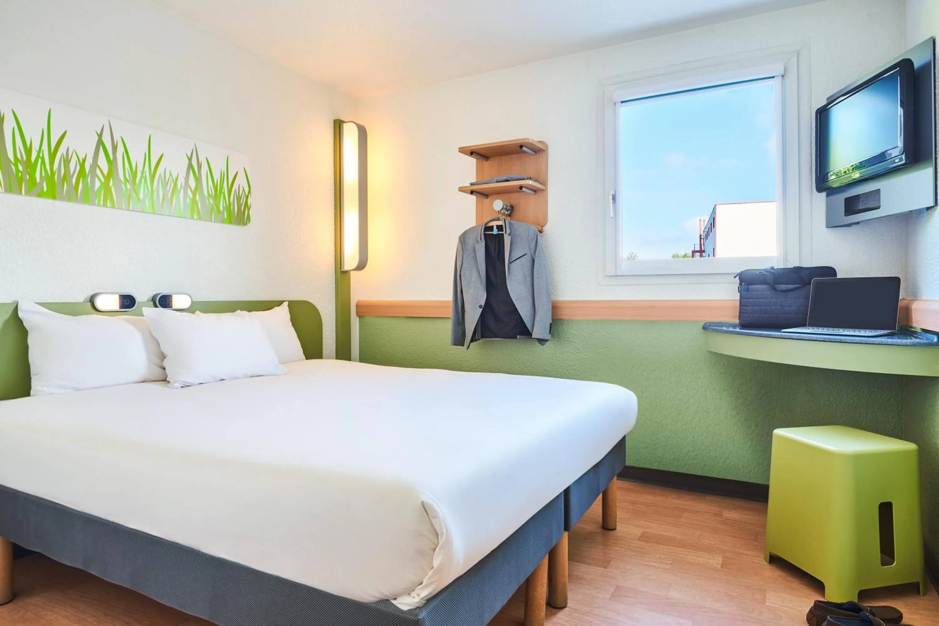 Bed in Ibis Budget Versailles Coignieres