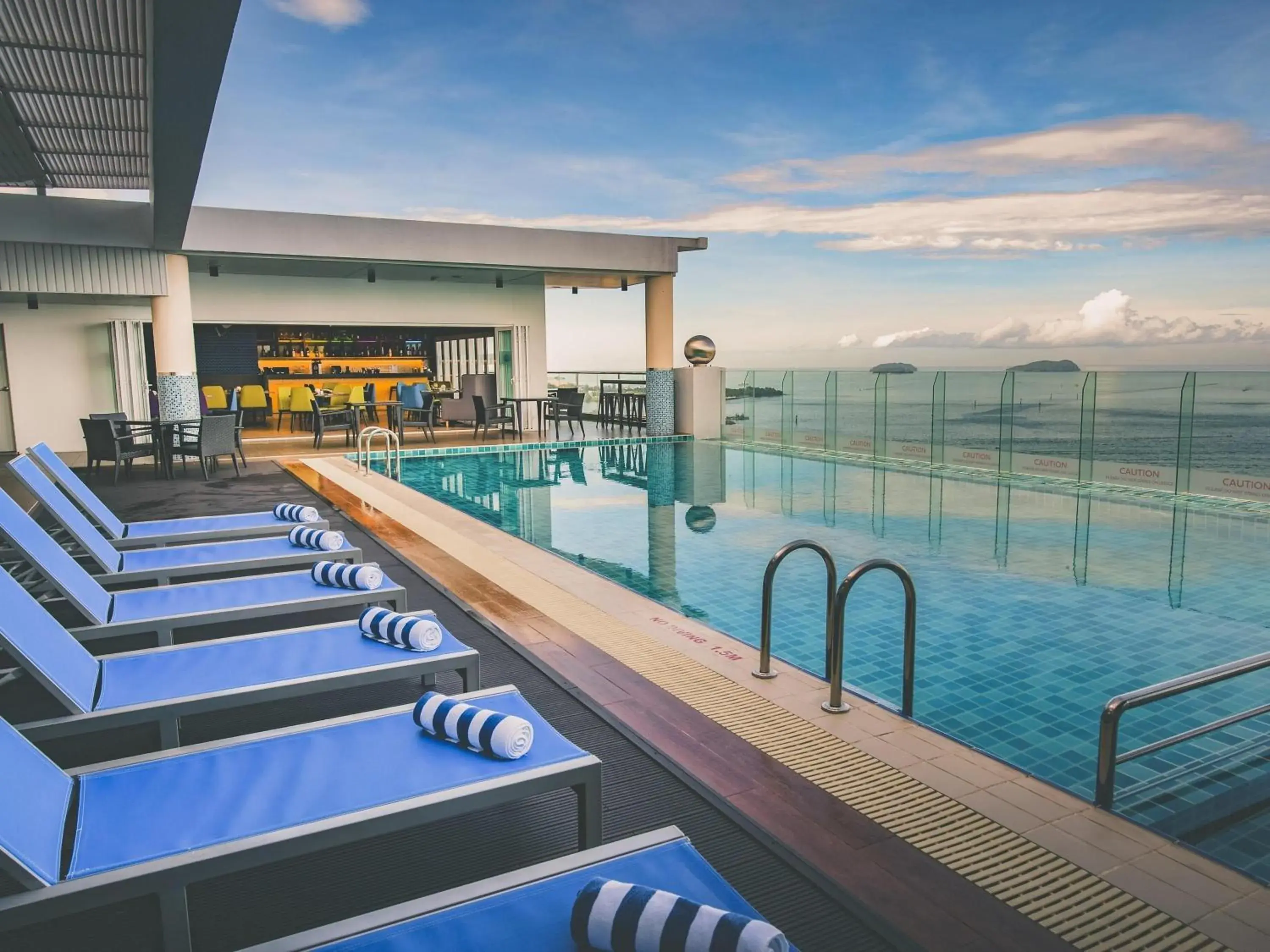 Pool view in Mercure Kota Kinabalu City Centre Pool view in Mercure Kota Kinabalu City Centre