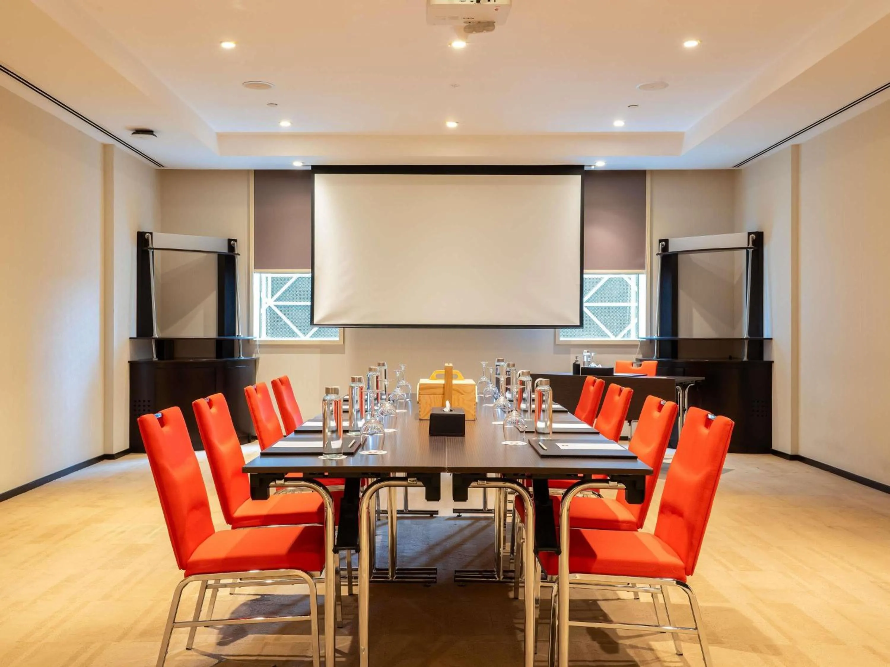 Meeting/conference room in ibis Dubai One Central