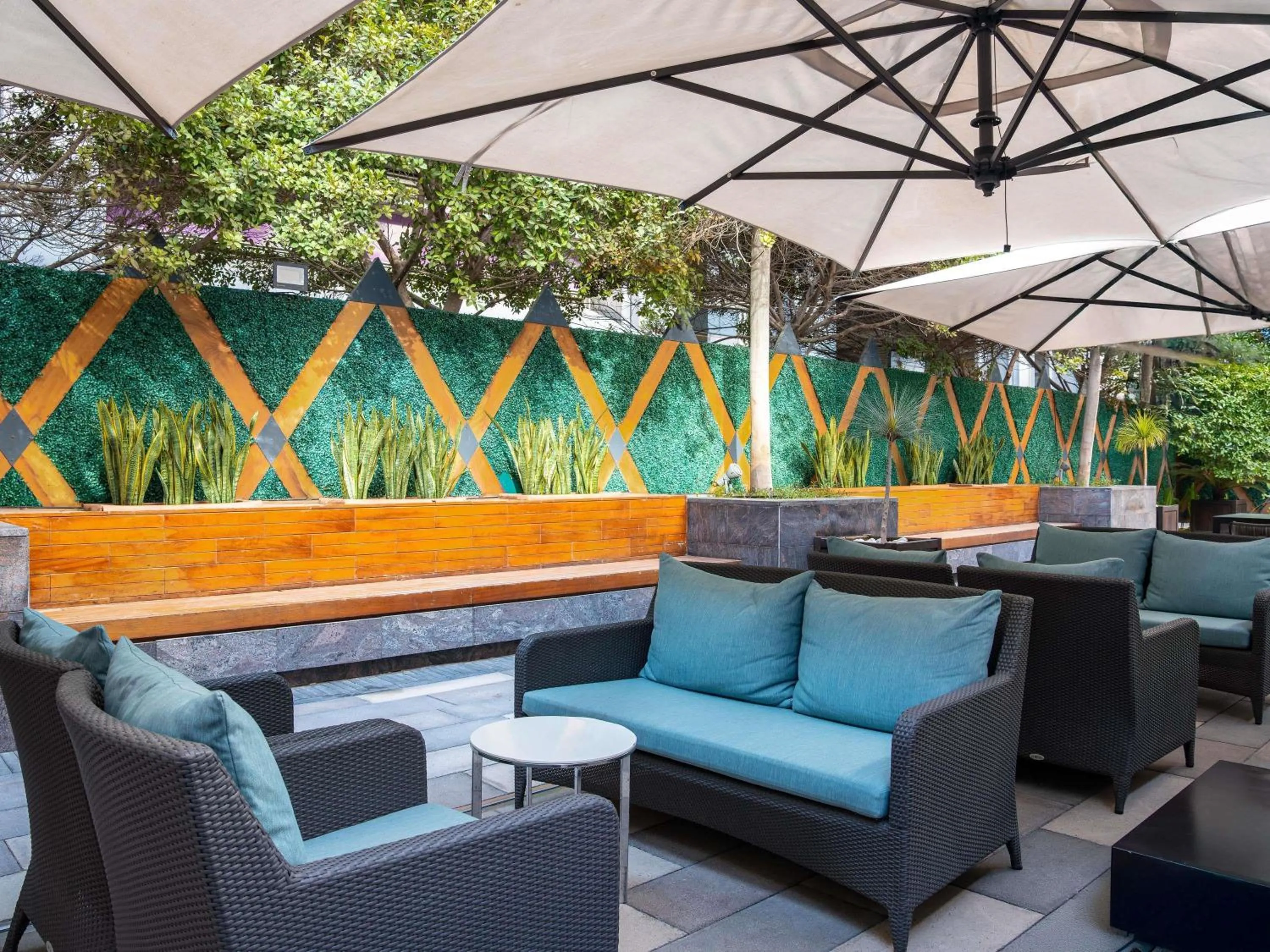 Restaurant/places to eat in ibis Dubai One Central