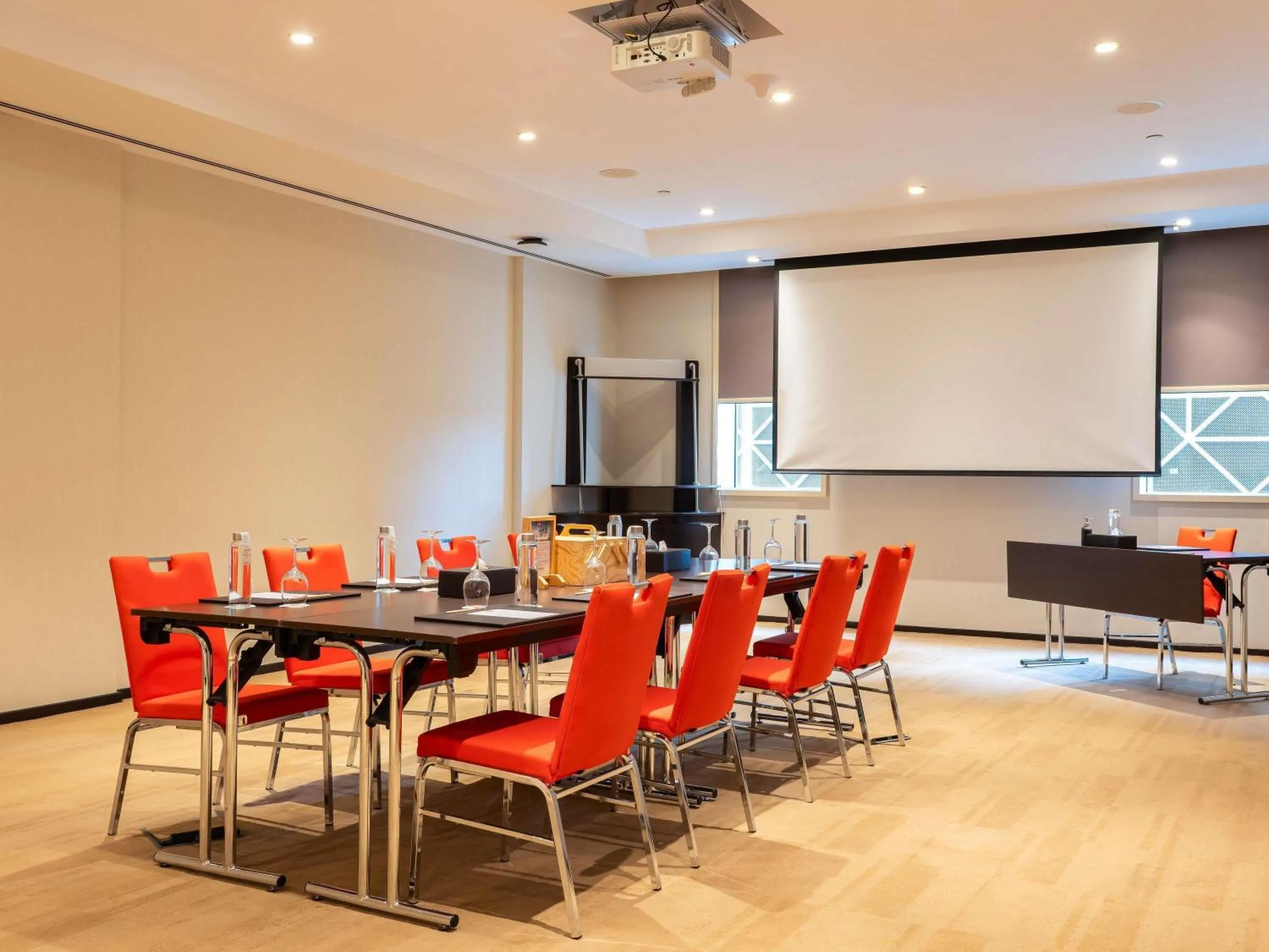 Meeting/conference room in ibis Dubai One Central