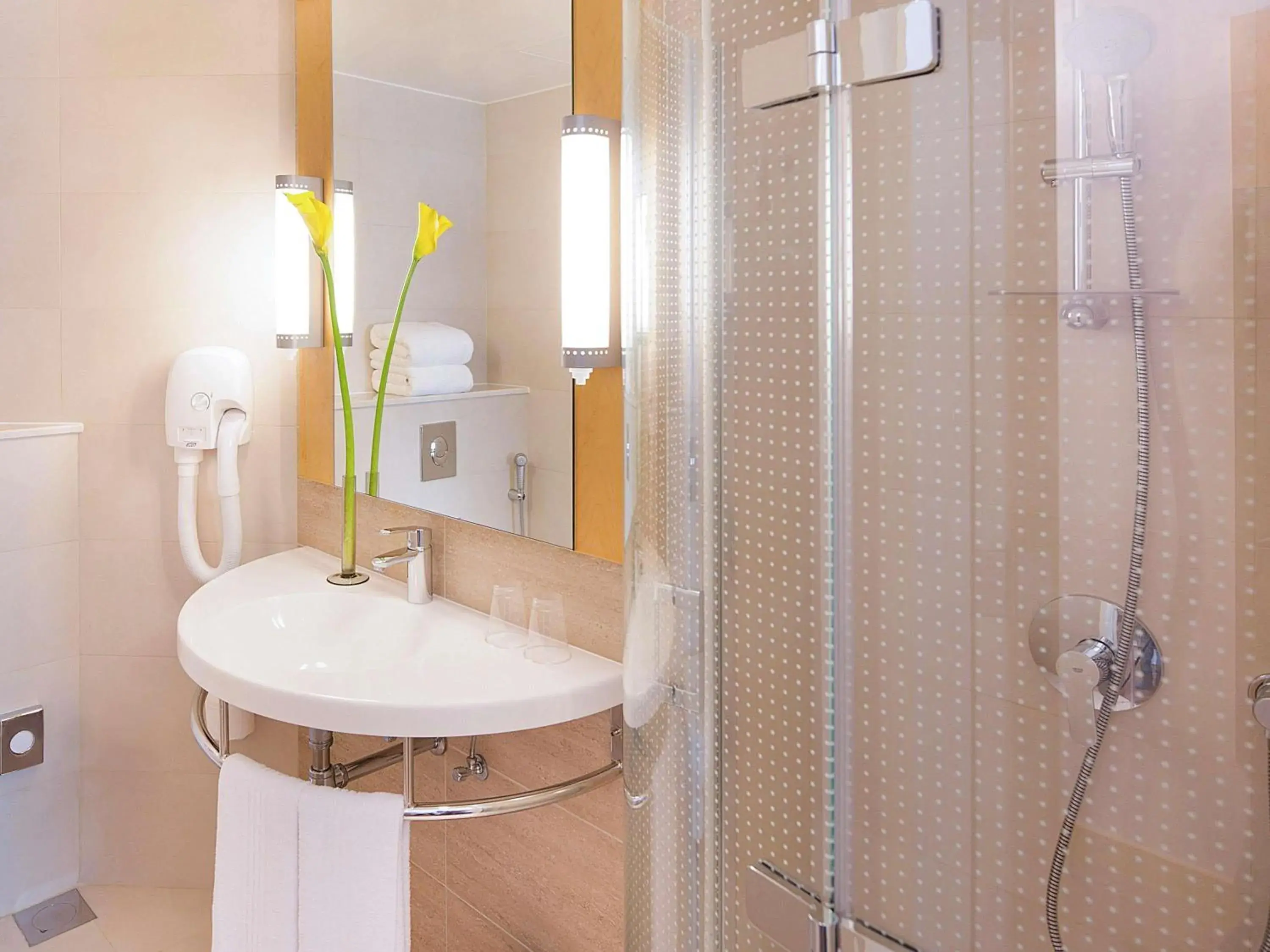 Bedroom in ibis Dubai One Central Bedroom in ibis Dubai One Central