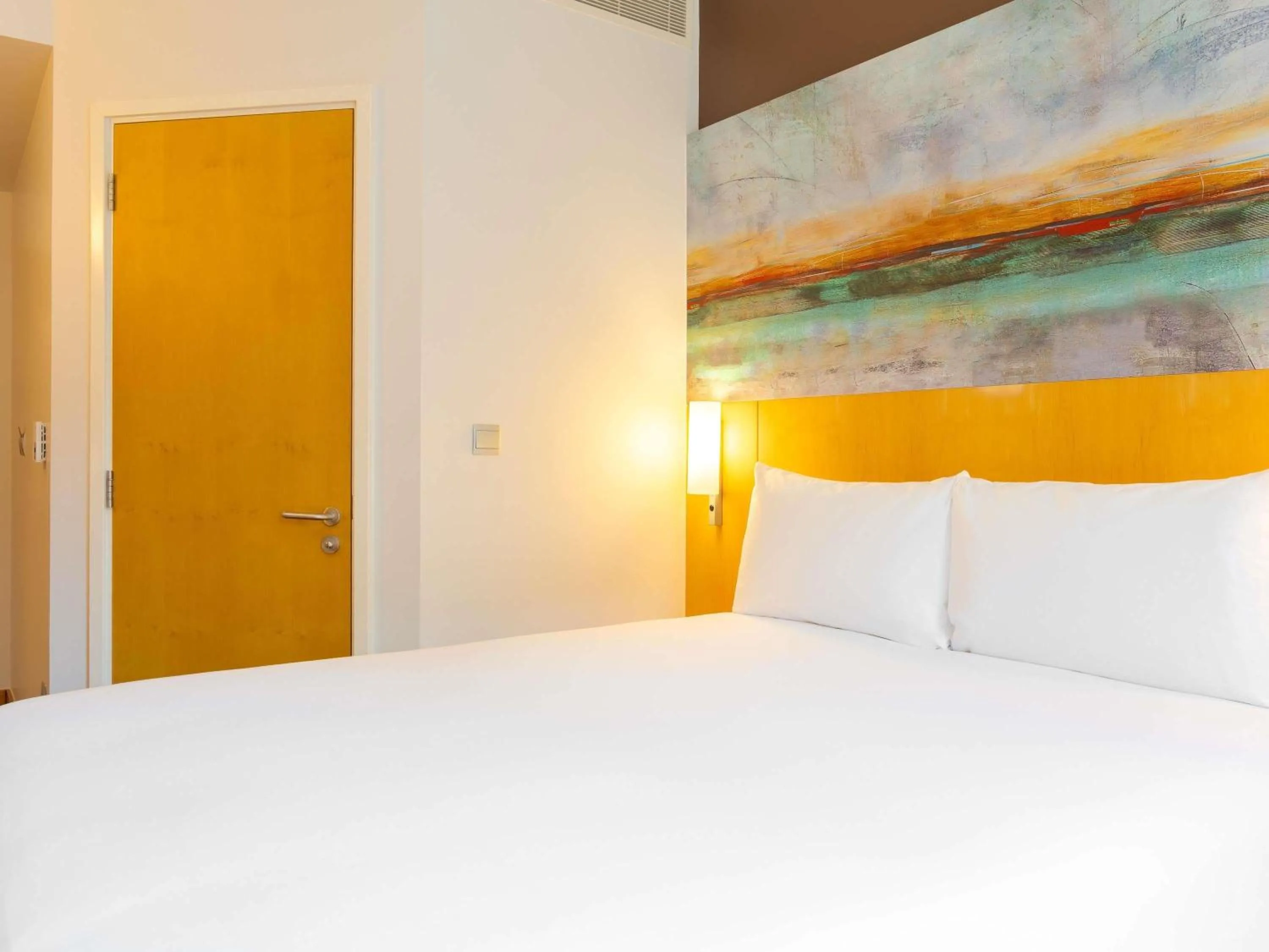 Bedroom, Bed in ibis Dubai One Central