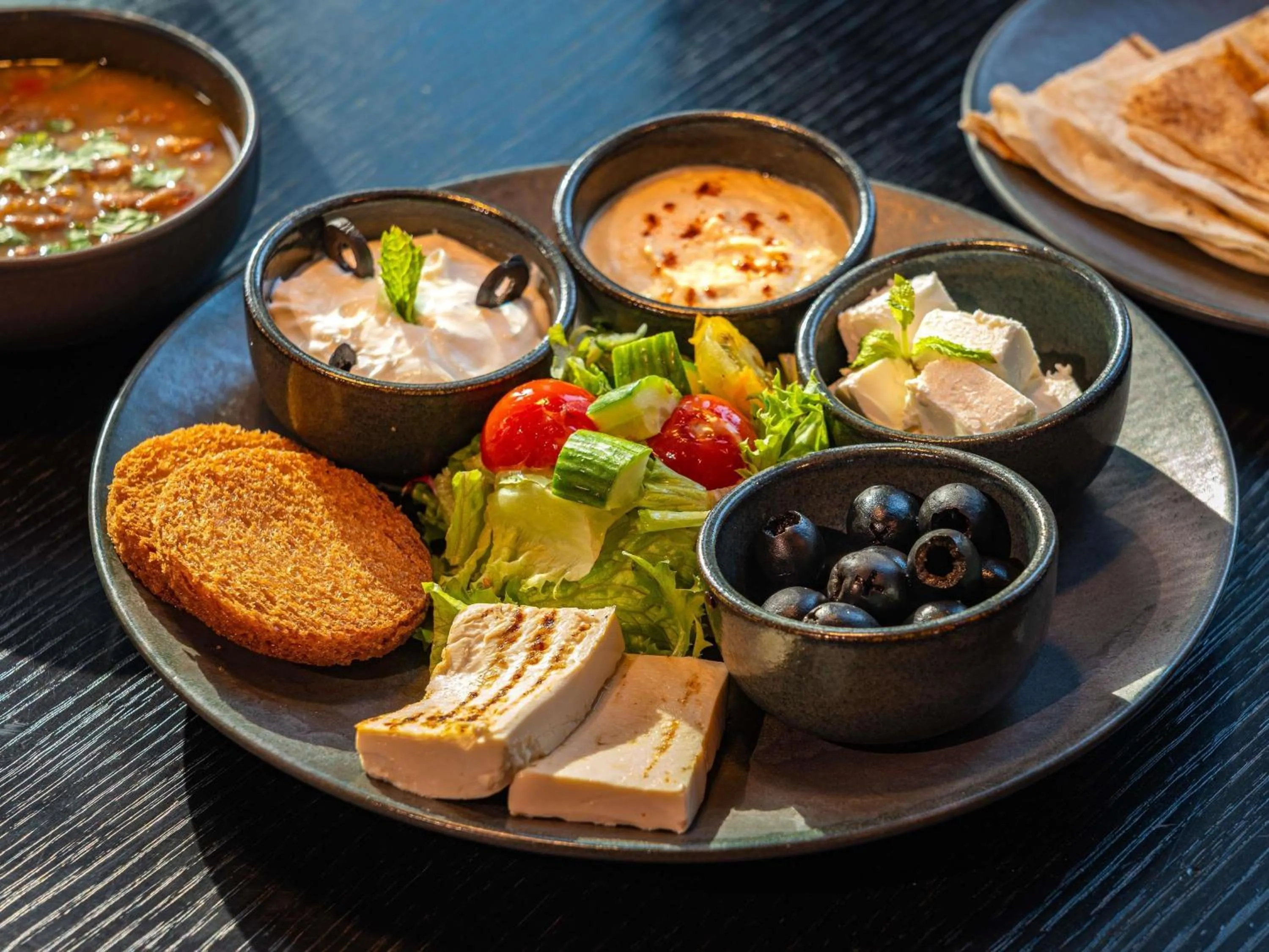 Restaurant/places to eat in ibis Dubai One Central