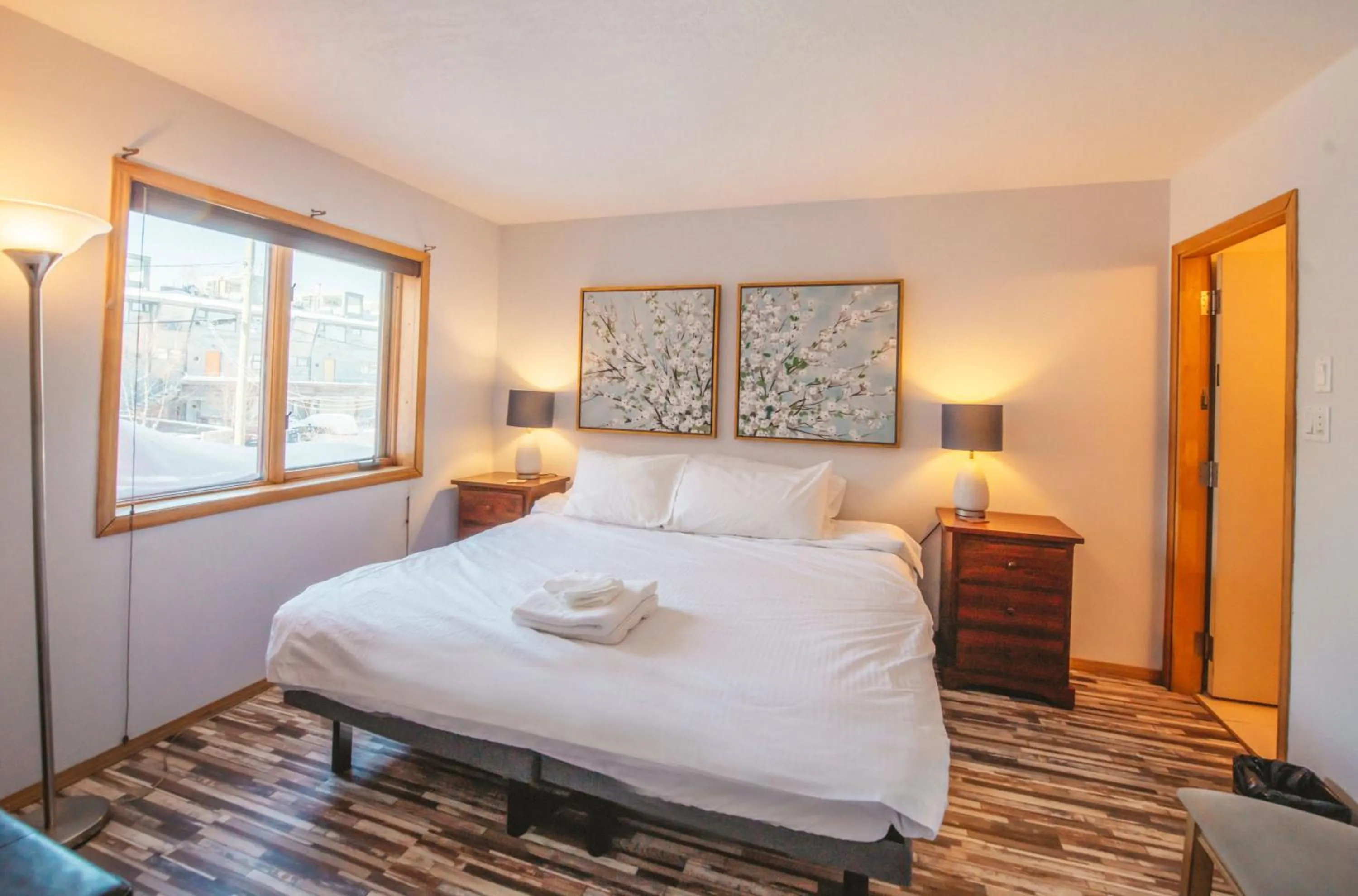 Bed in Aurora Bayside Inn