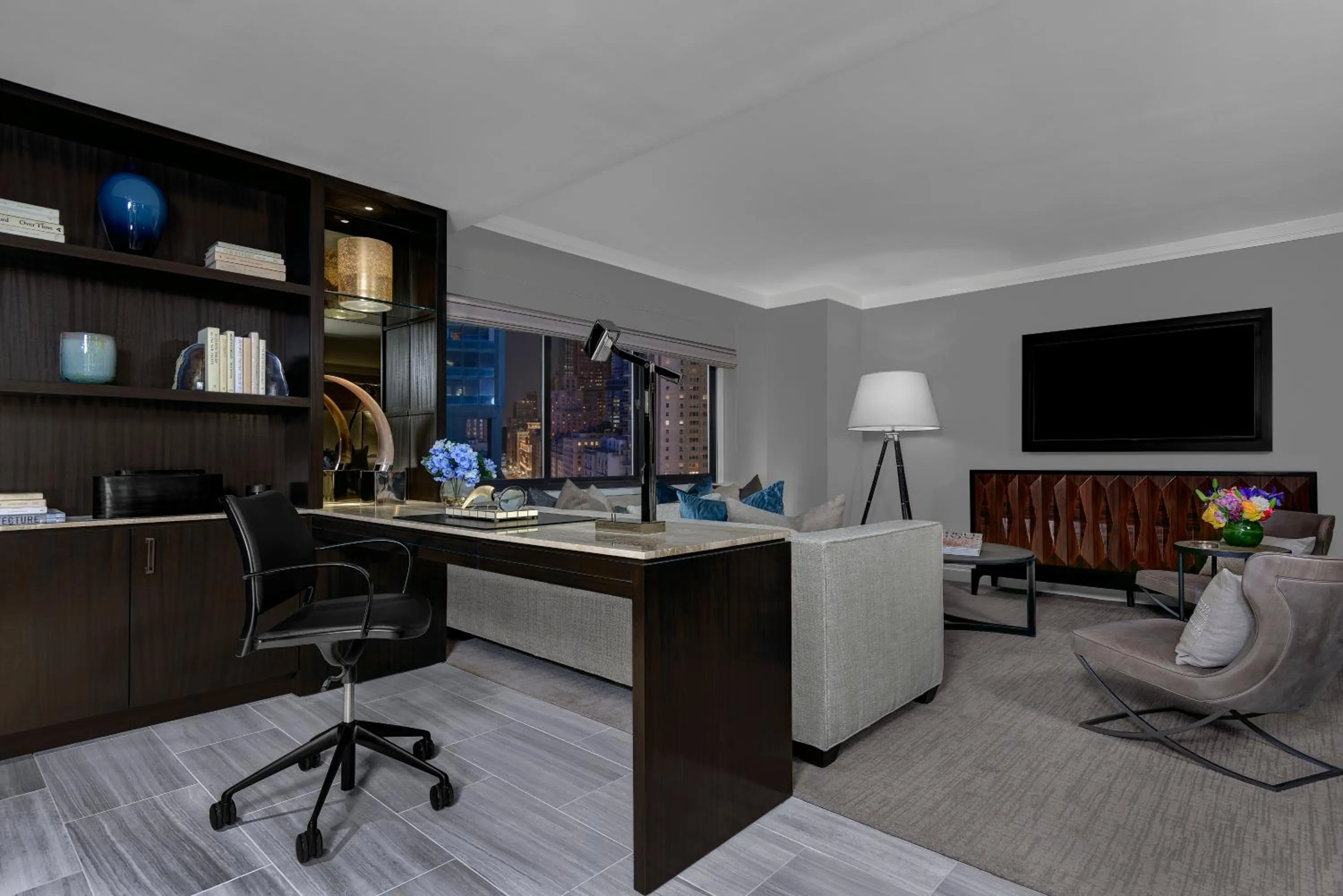 Living room in Executive Class at MTS Hotel