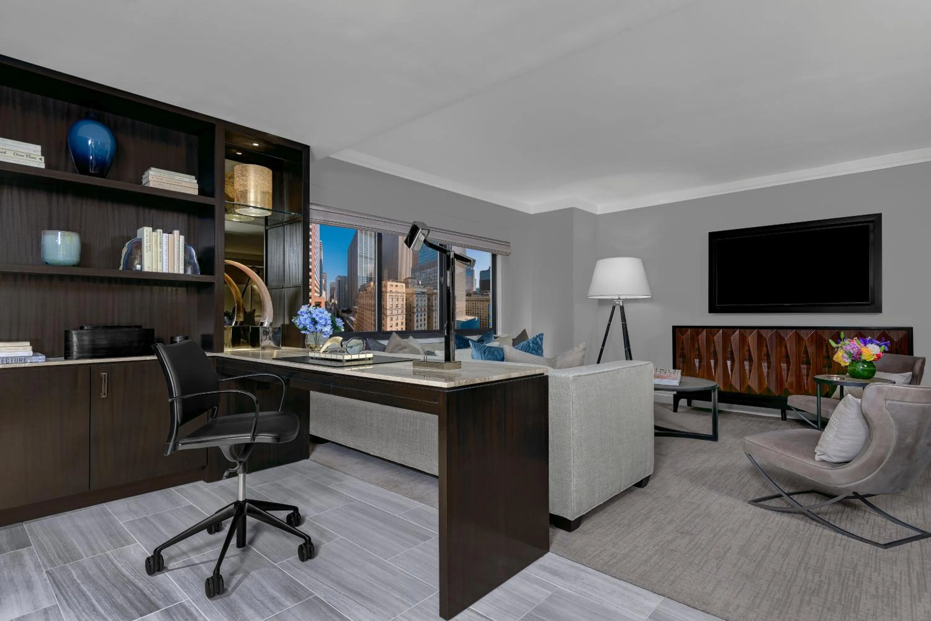 Living room in Executive Class at MTS Hotel