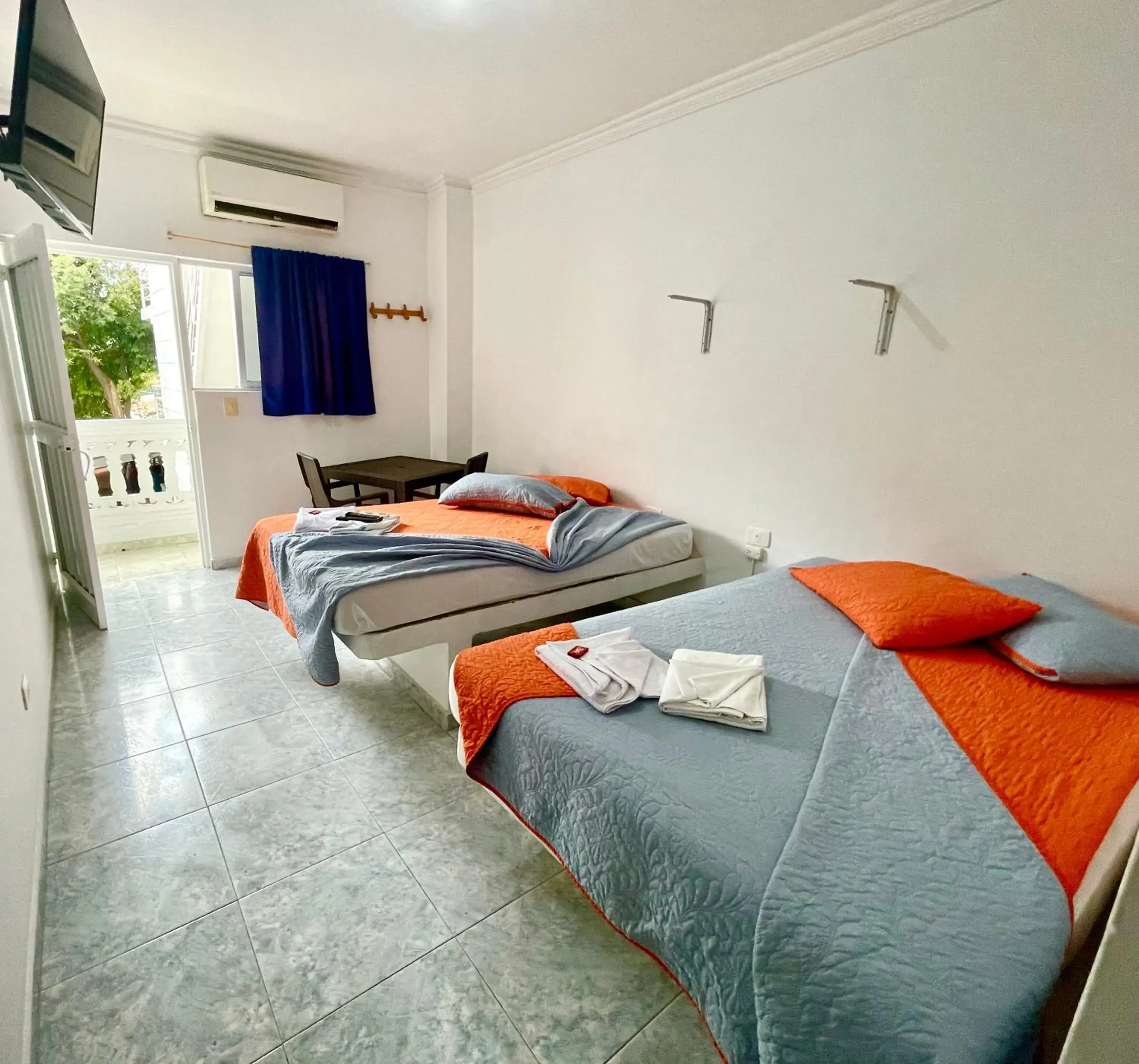 Twin Room - single occupancy in Hotel Y Restaurante La Quinta Twin Room - single occupancy in Hotel Y Restaurante La Quinta