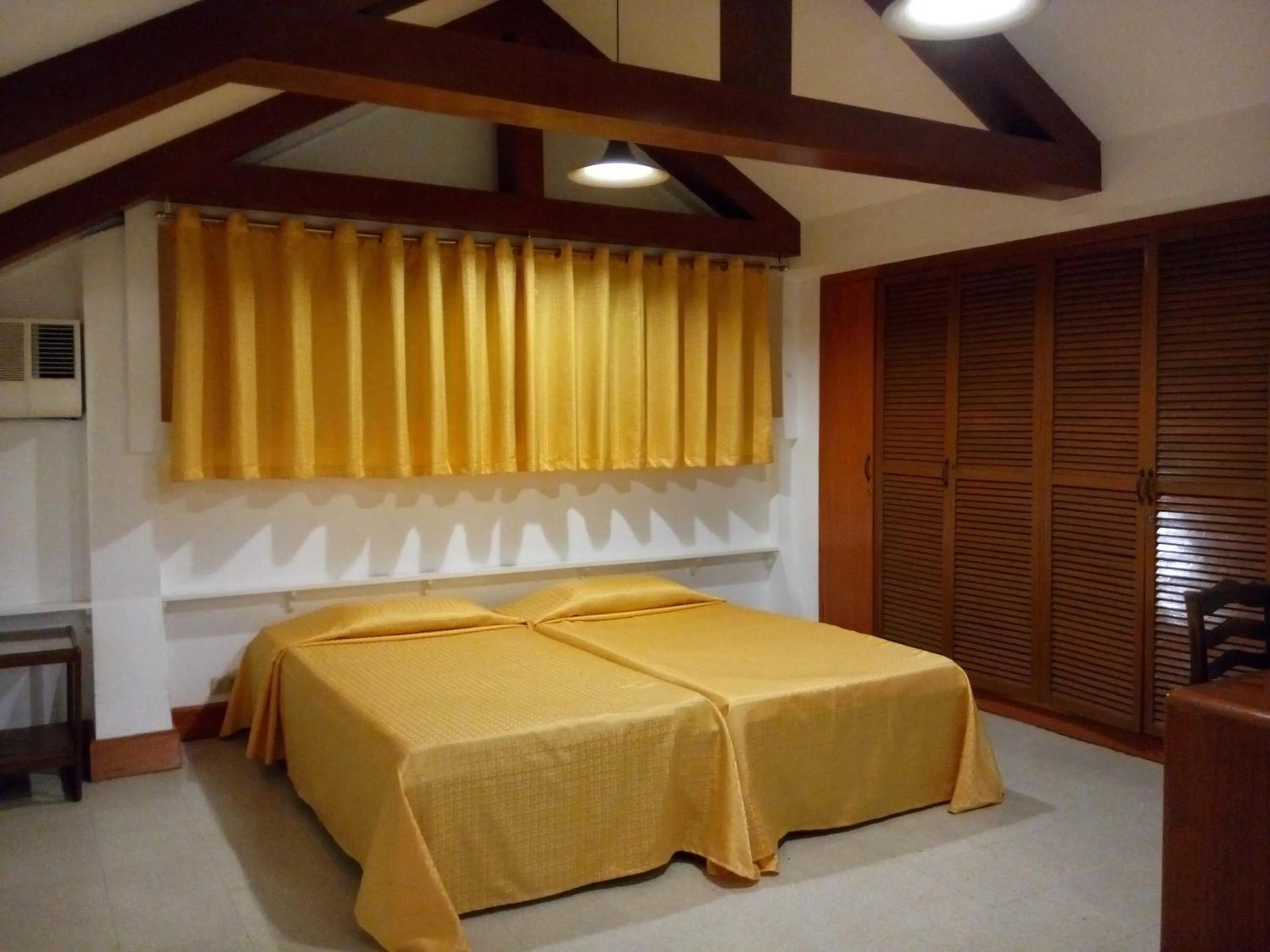 Budget Twin Room in Pension Natividad