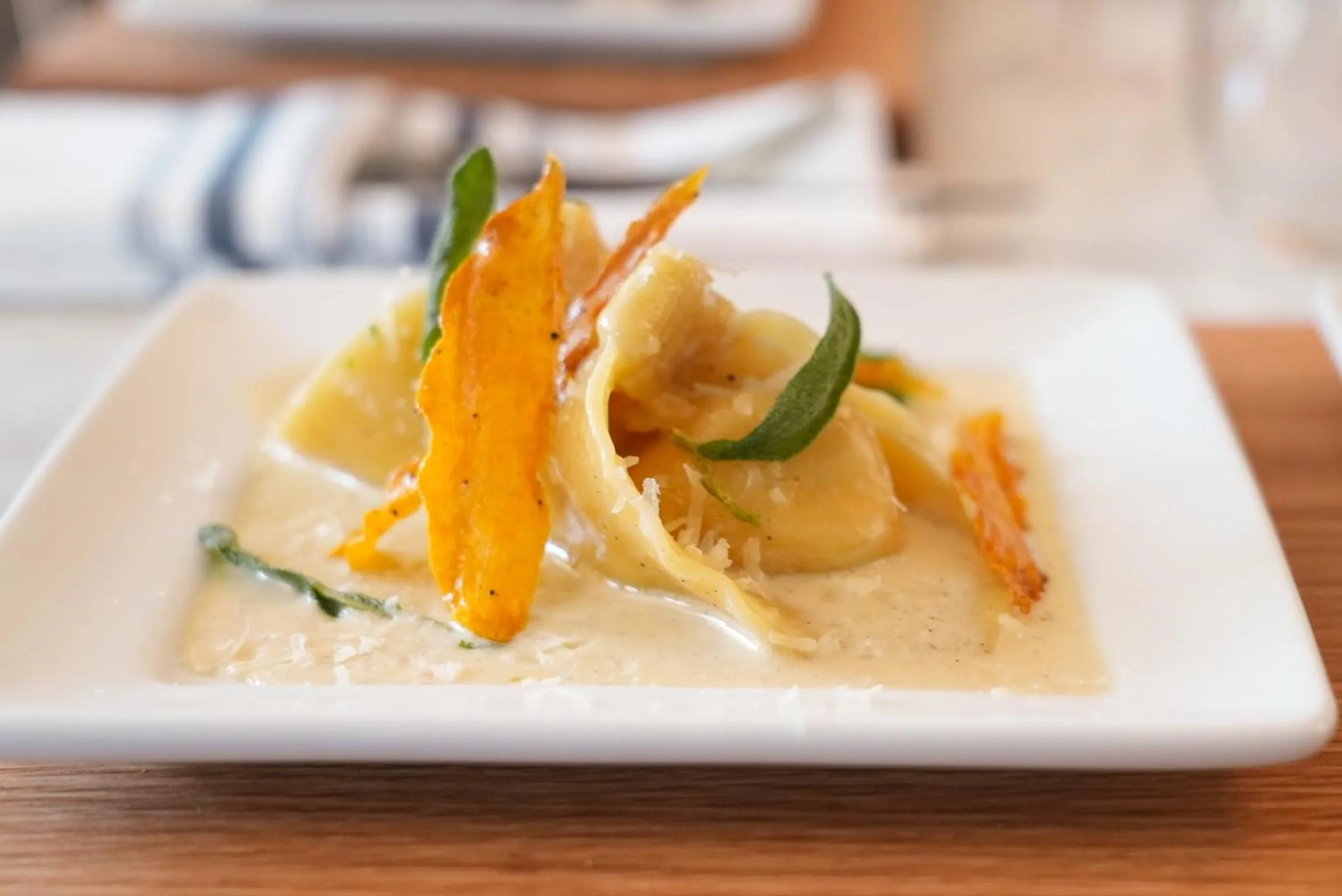 Restaurant/places to eat in Porter Square Hotel