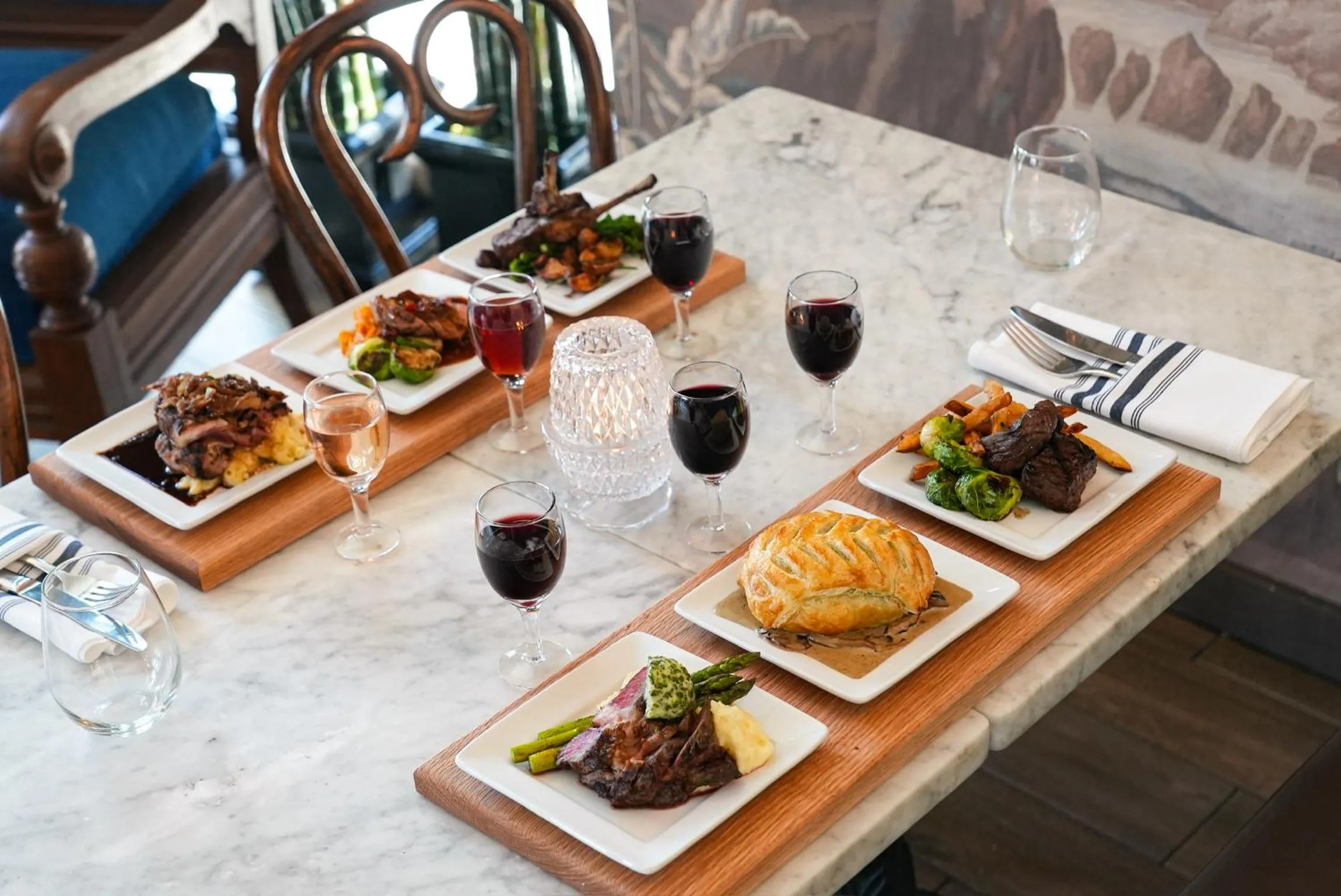 Restaurant/places to eat in Porter Square Hotel