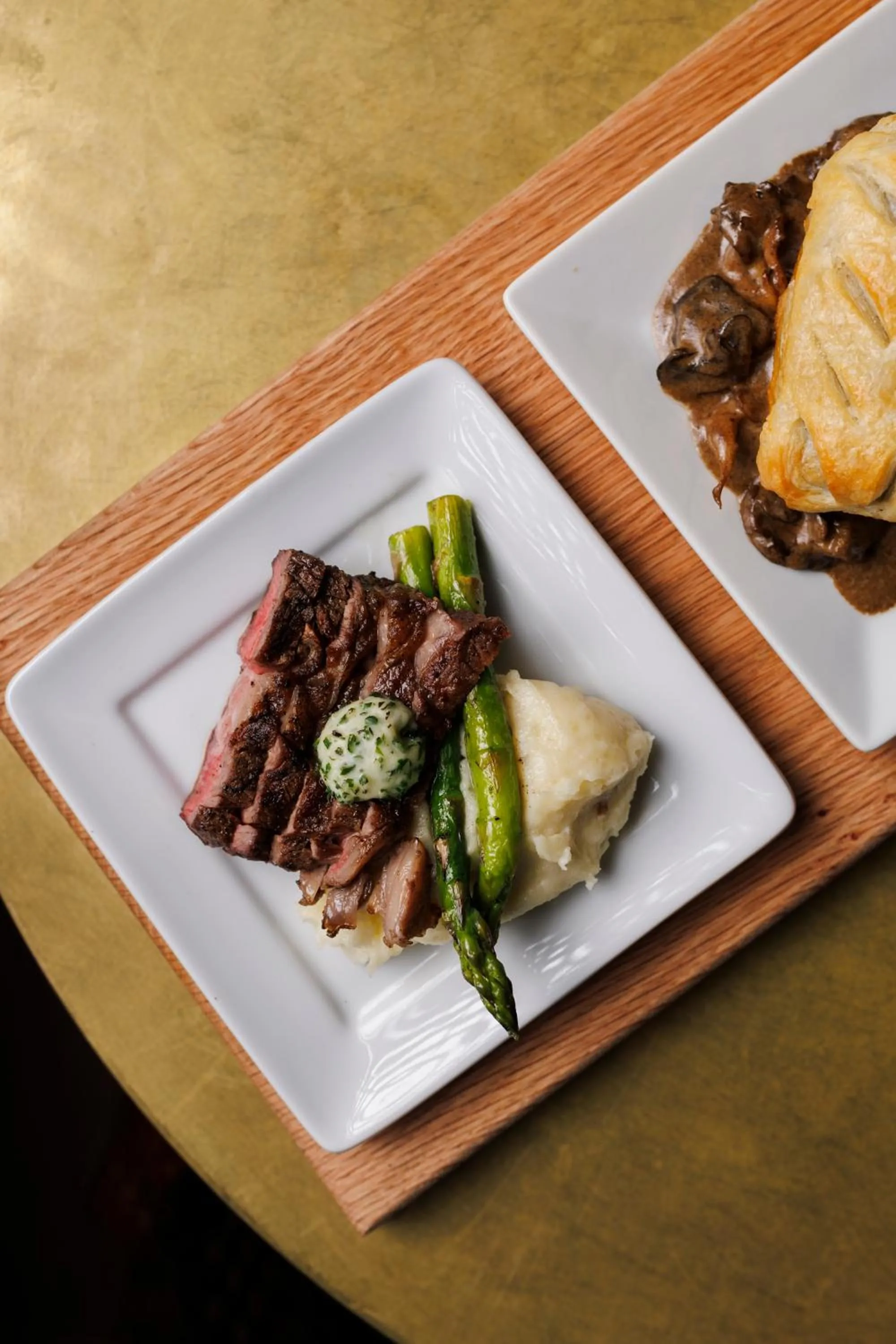 Restaurant/places to eat in Porter Square Hotel