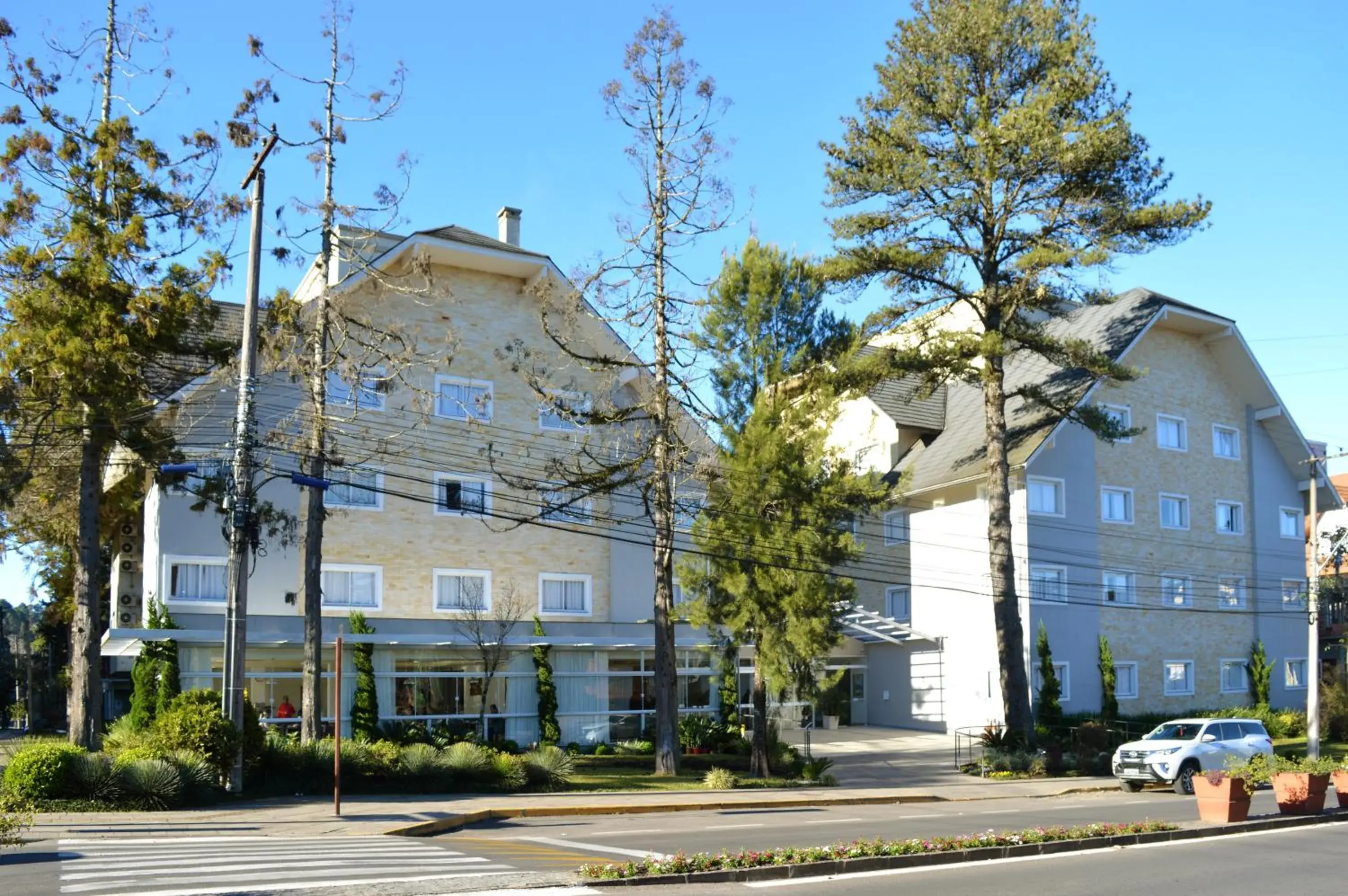 Property building in Sky Premium Hotel Gramado - Ótima Localização Property building in Sky Premium Hotel Gramado - Ótima Localização