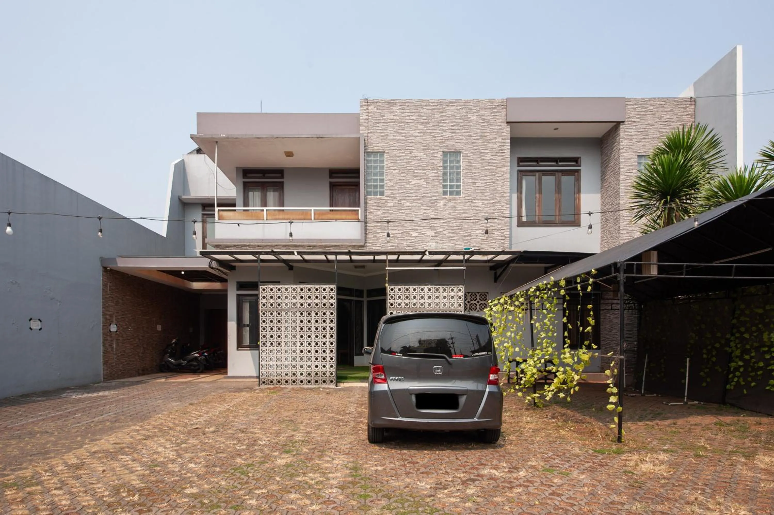 Property building in RedDoorz Plus near Kelapa Dua Kebon Jeruk