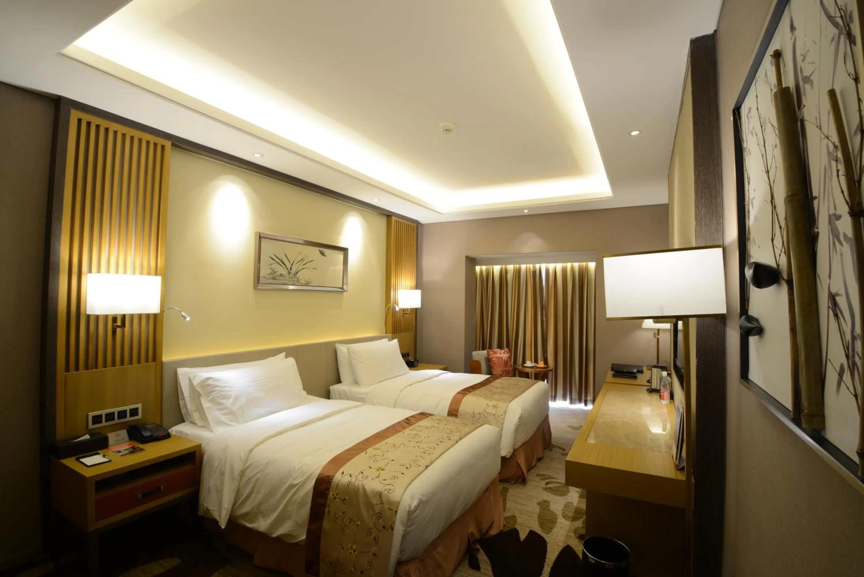 Photo of the whole room, Bed in Ramada Plaza By Wyndham Fuzhou South