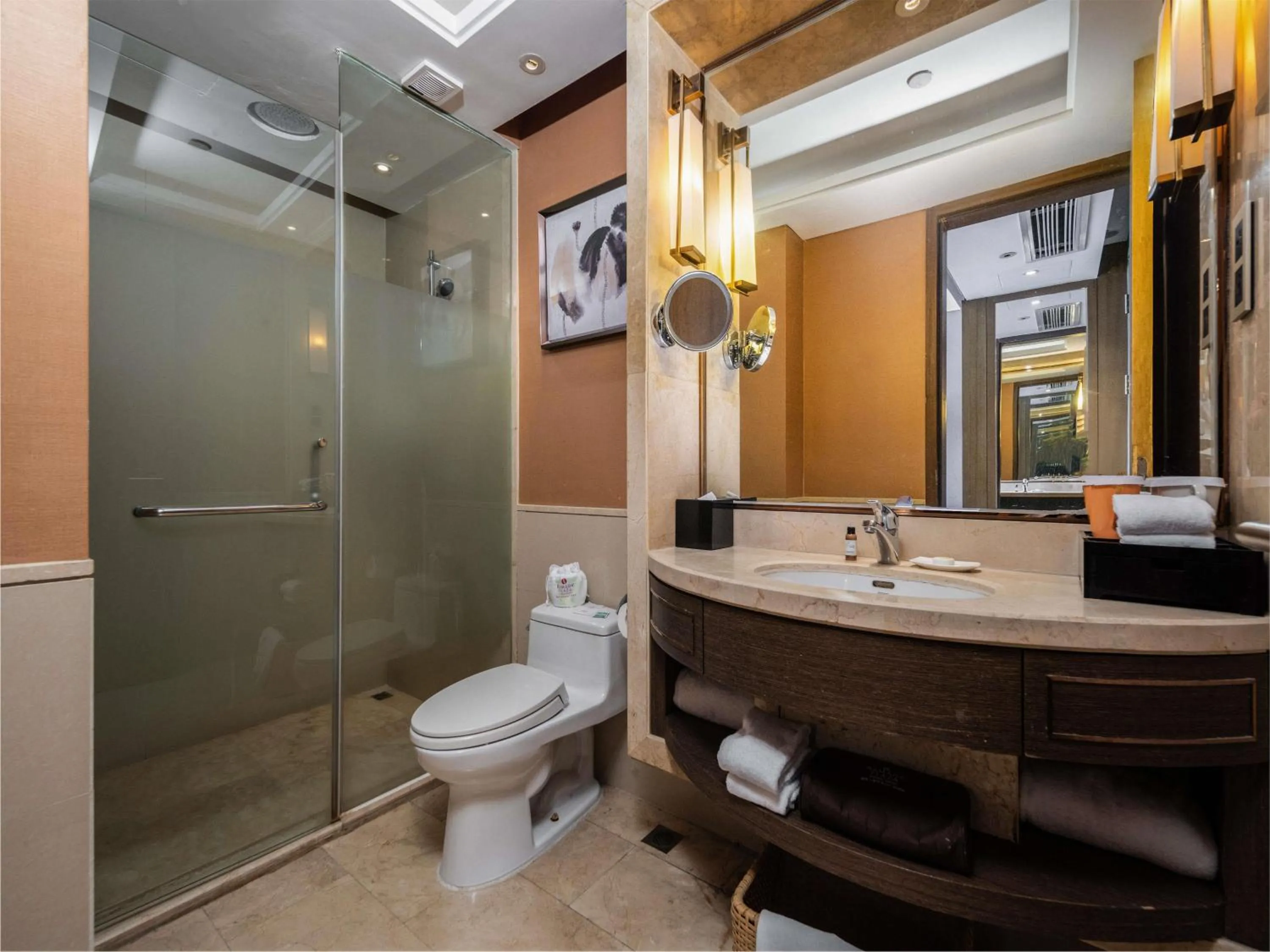 Toilet in Ramada Plaza By Wyndham Fuzhou South