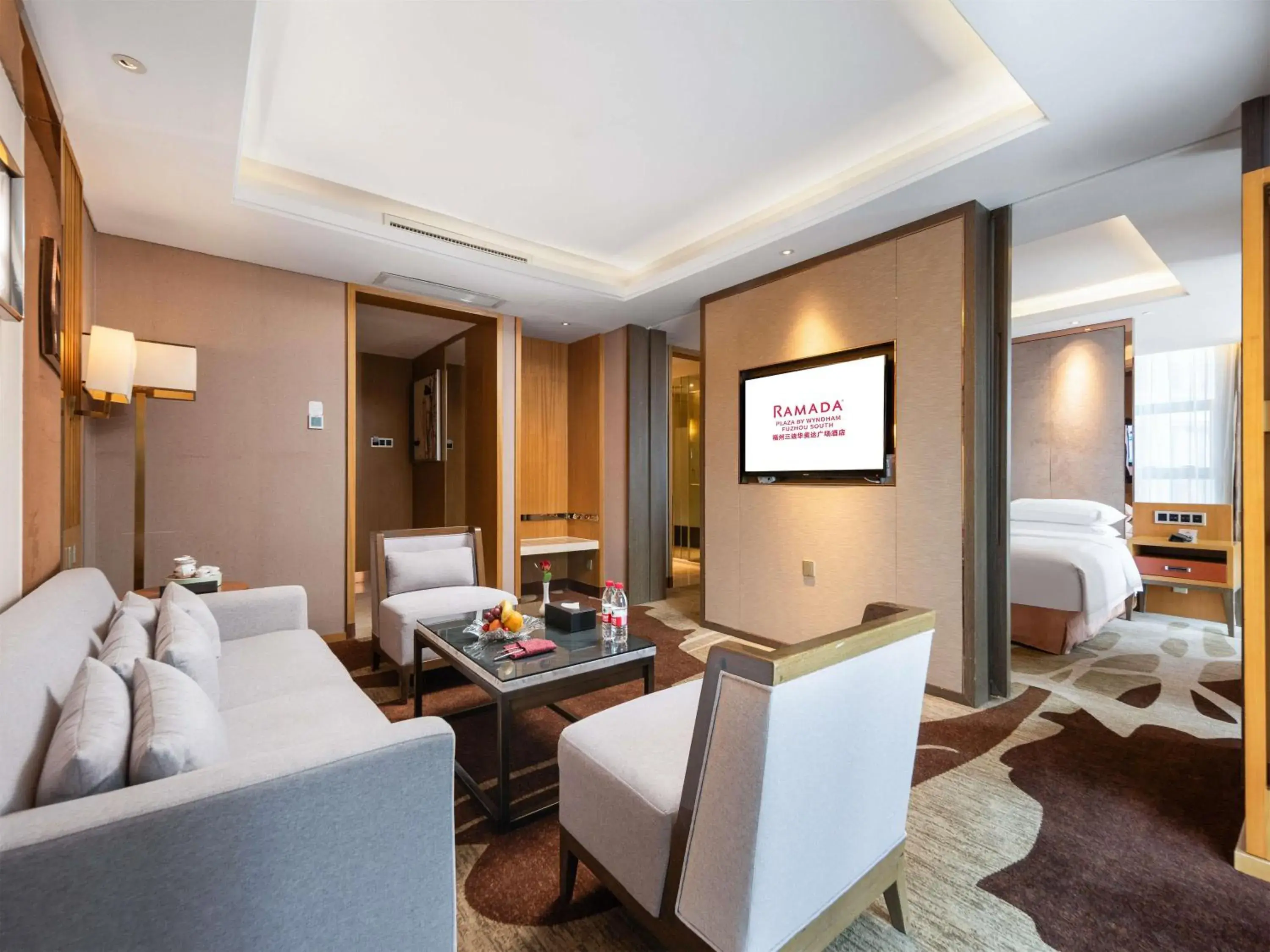 Deluxe King Suite - Smoking in Ramada Plaza By Wyndham Fuzhou South Deluxe King Suite - Smoking in Ramada Plaza By Wyndham Fuzhou South