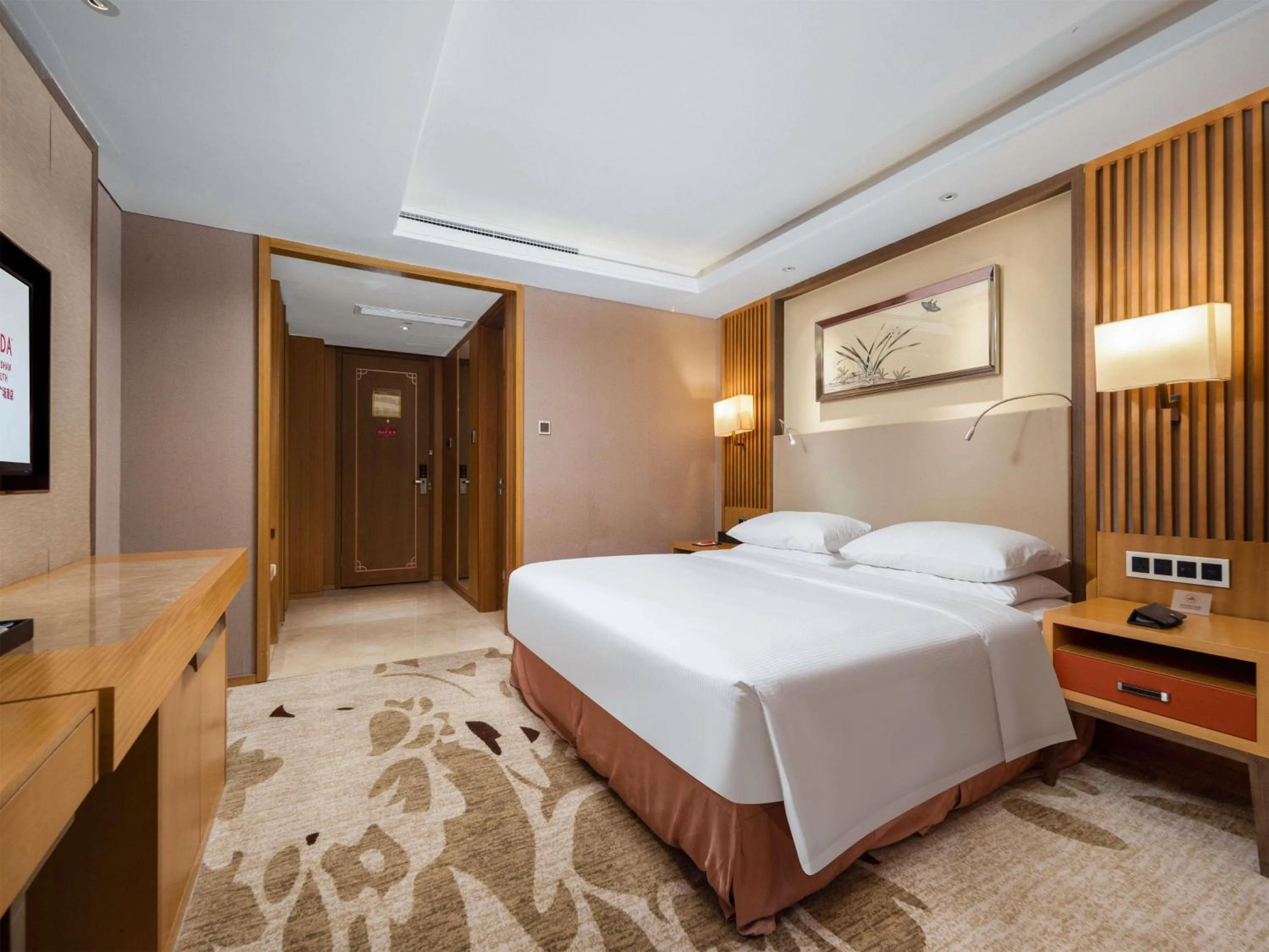 Photo of the whole room, Bed in Ramada Plaza By Wyndham Fuzhou South