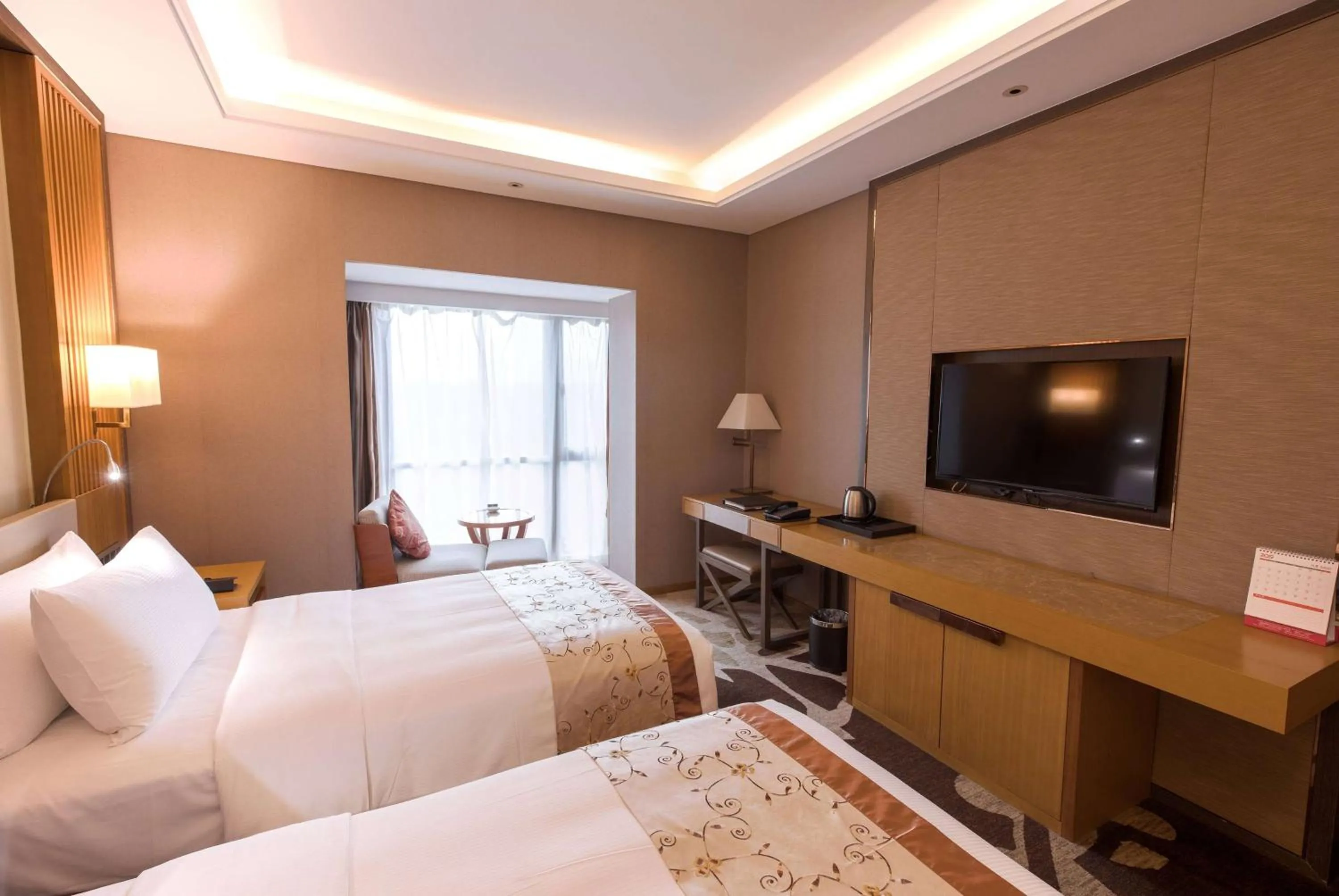 Photo of the whole room, Bed in Ramada Plaza By Wyndham Fuzhou South