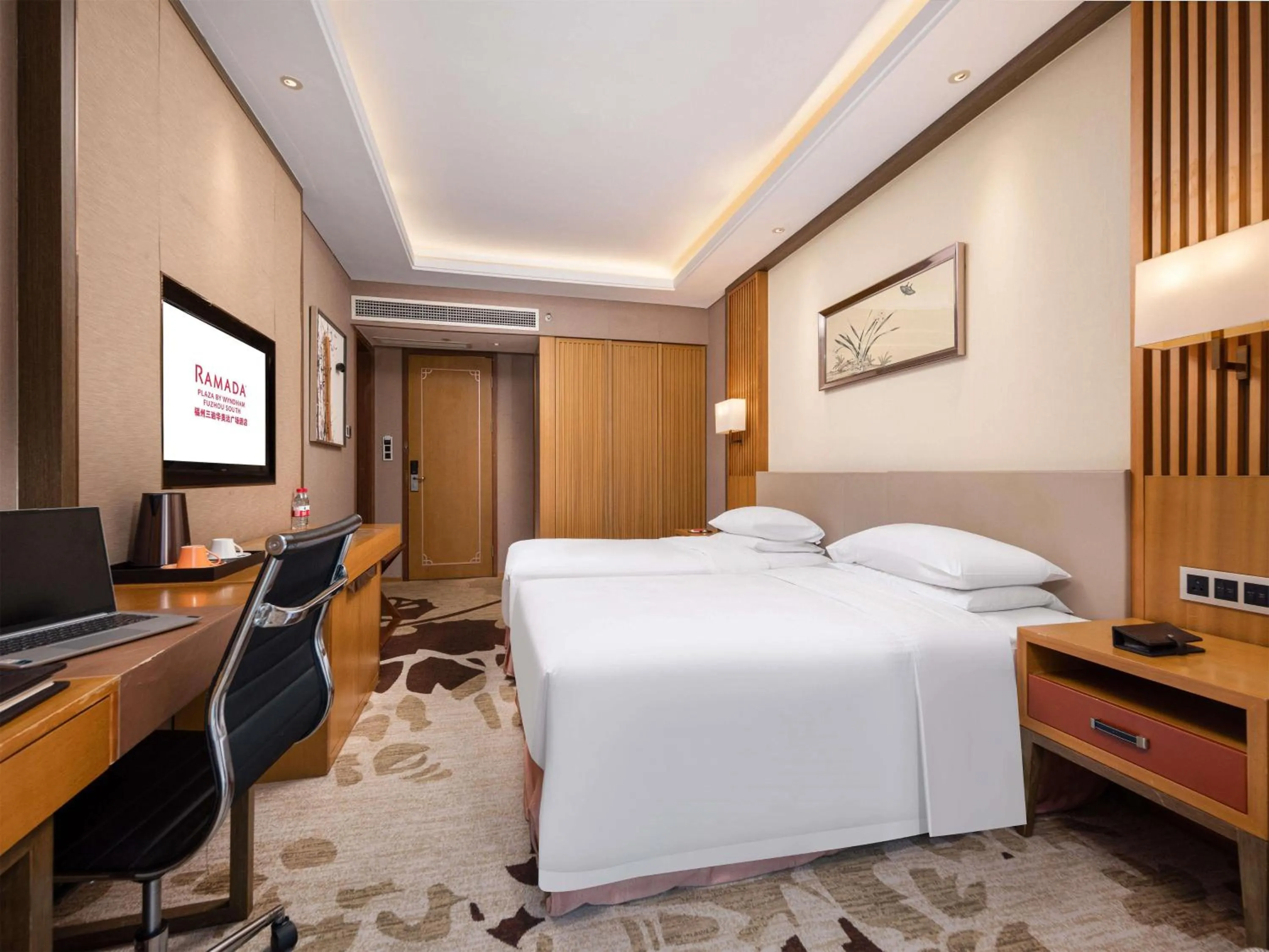 Photo of the whole room, Bed in Ramada Plaza By Wyndham Fuzhou South