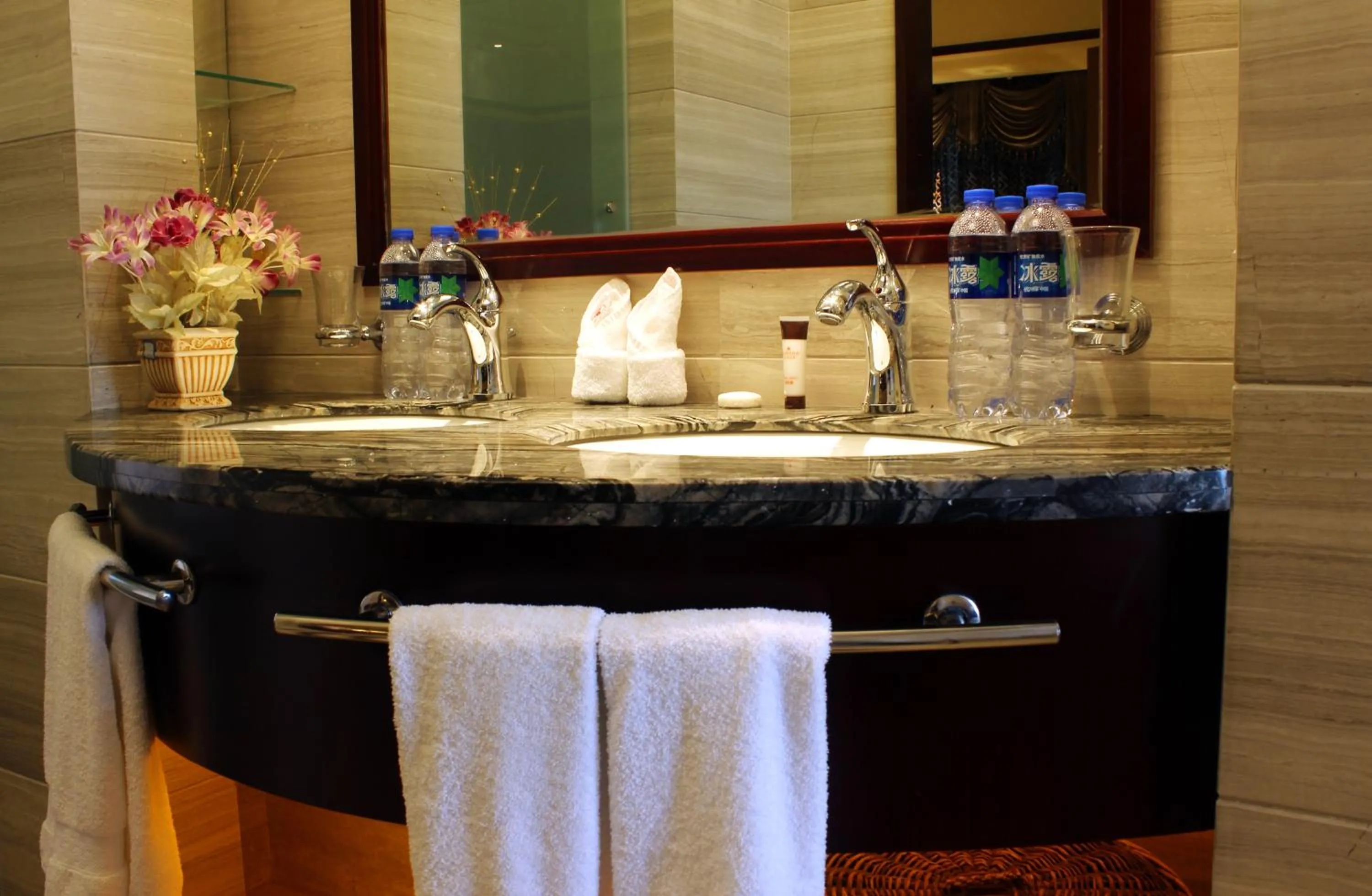 Bathroom in Ramada Plaza By Wyndham Fuzhou South