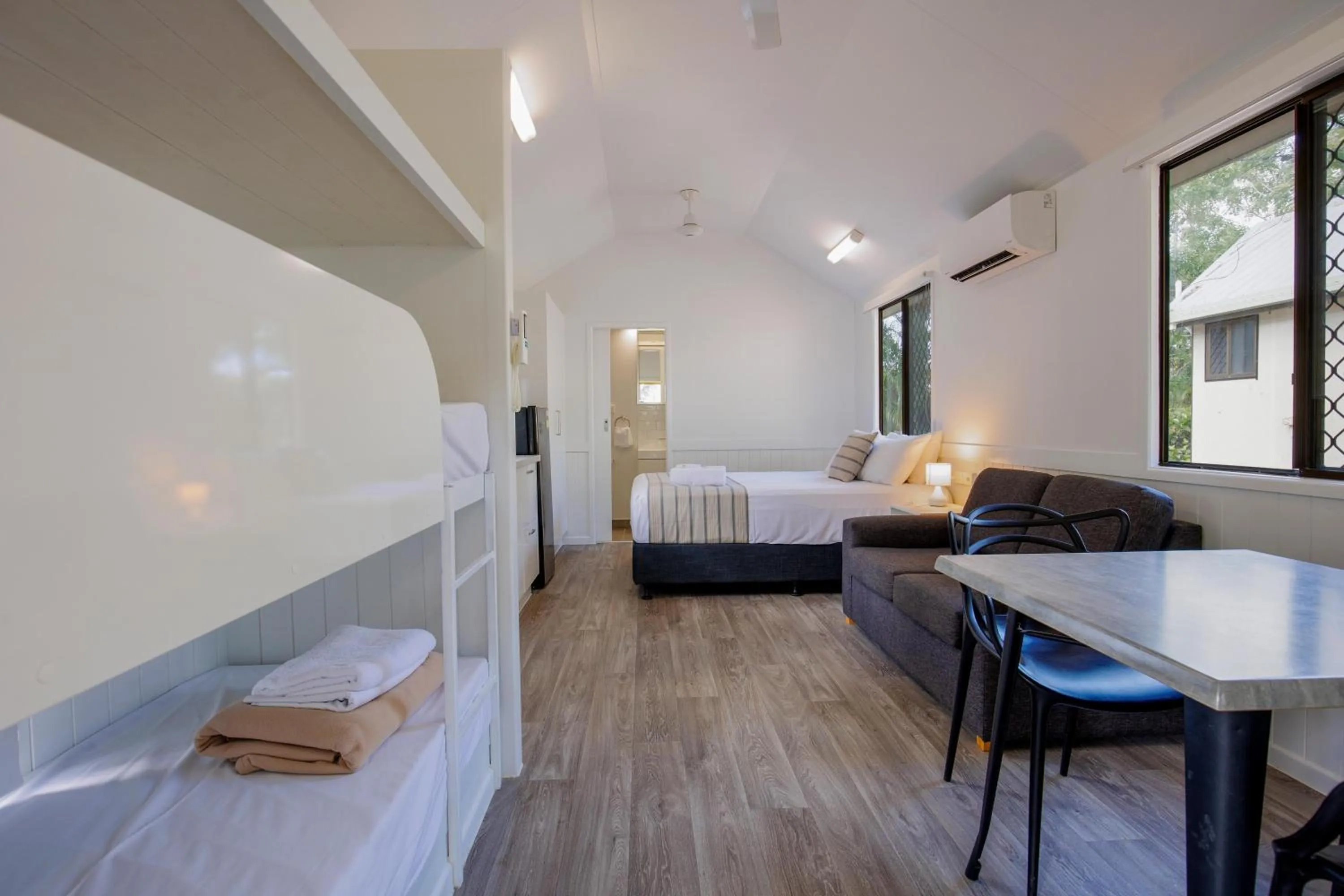 Lounge or bar, Bed in Ingenia Holidays Townsville