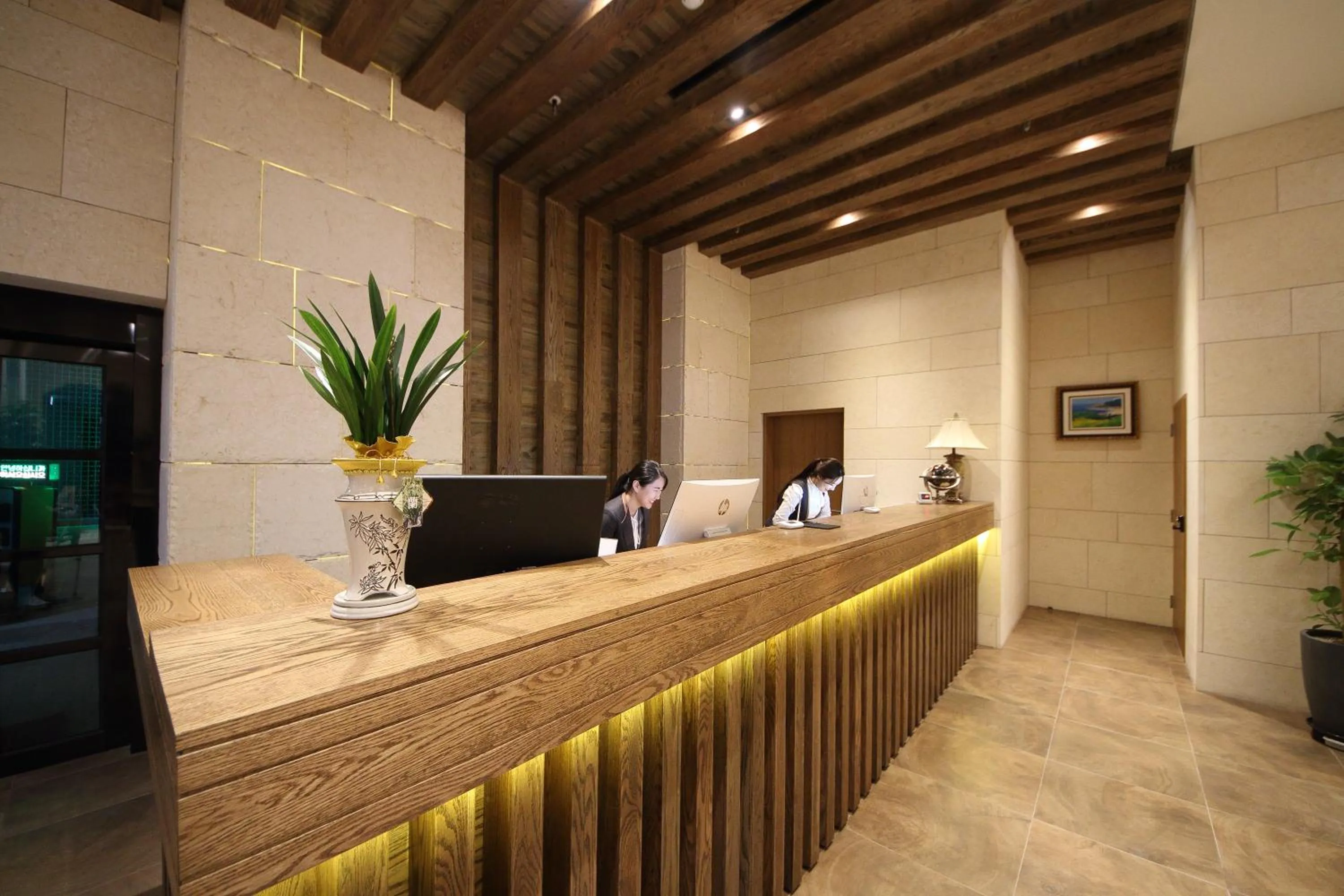 Lobby or reception in Benikea The H Hotel