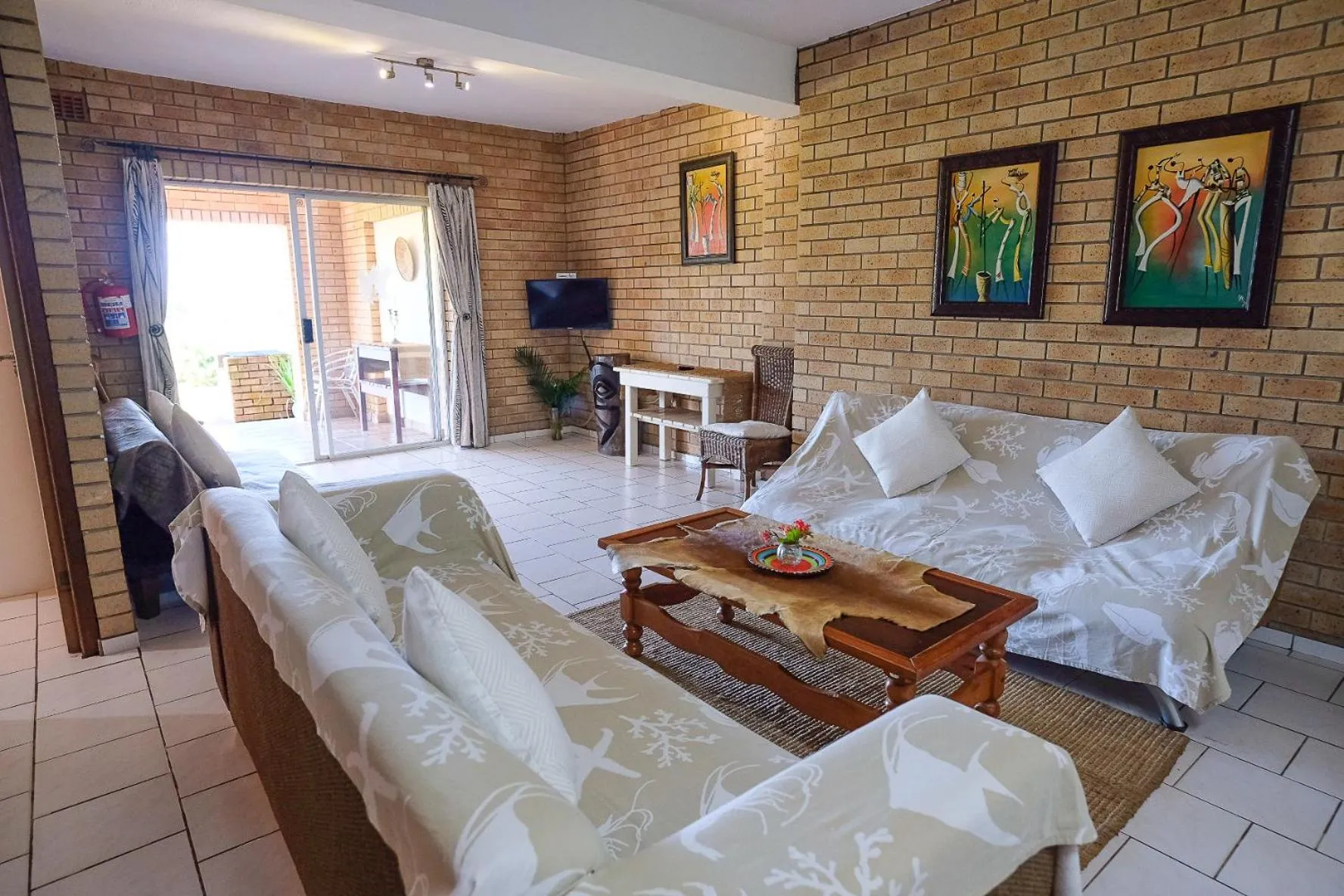 Living room in Ingwenya Lodge