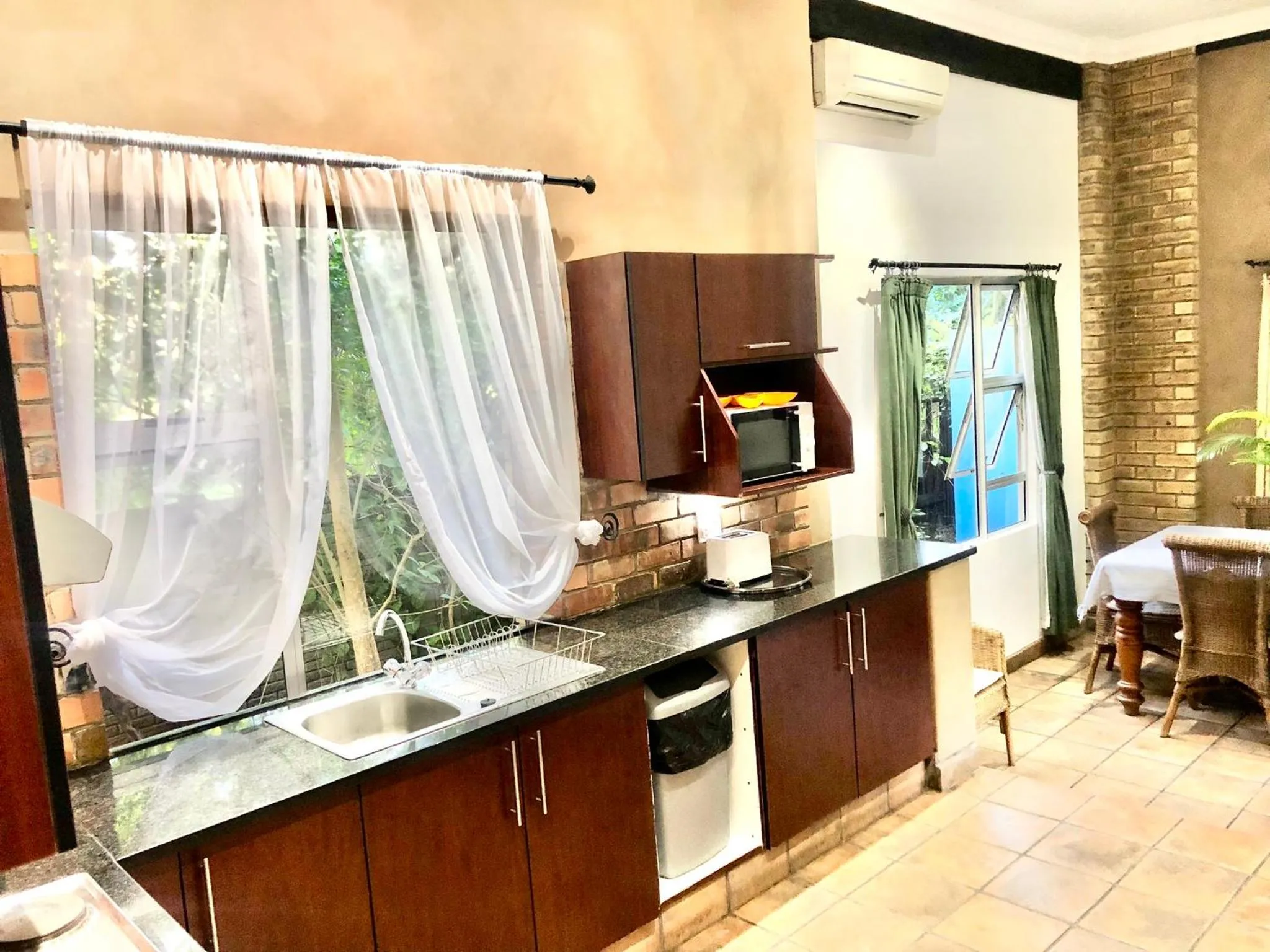 Kitchen or kitchenette in Ingwenya Lodge