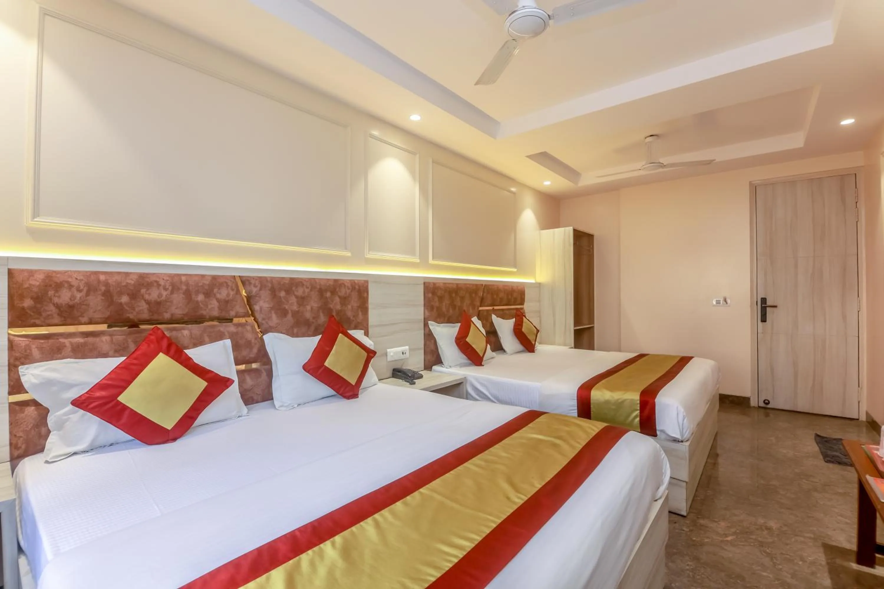 Luxury Quadruple Room in Avtar new delhi railway station