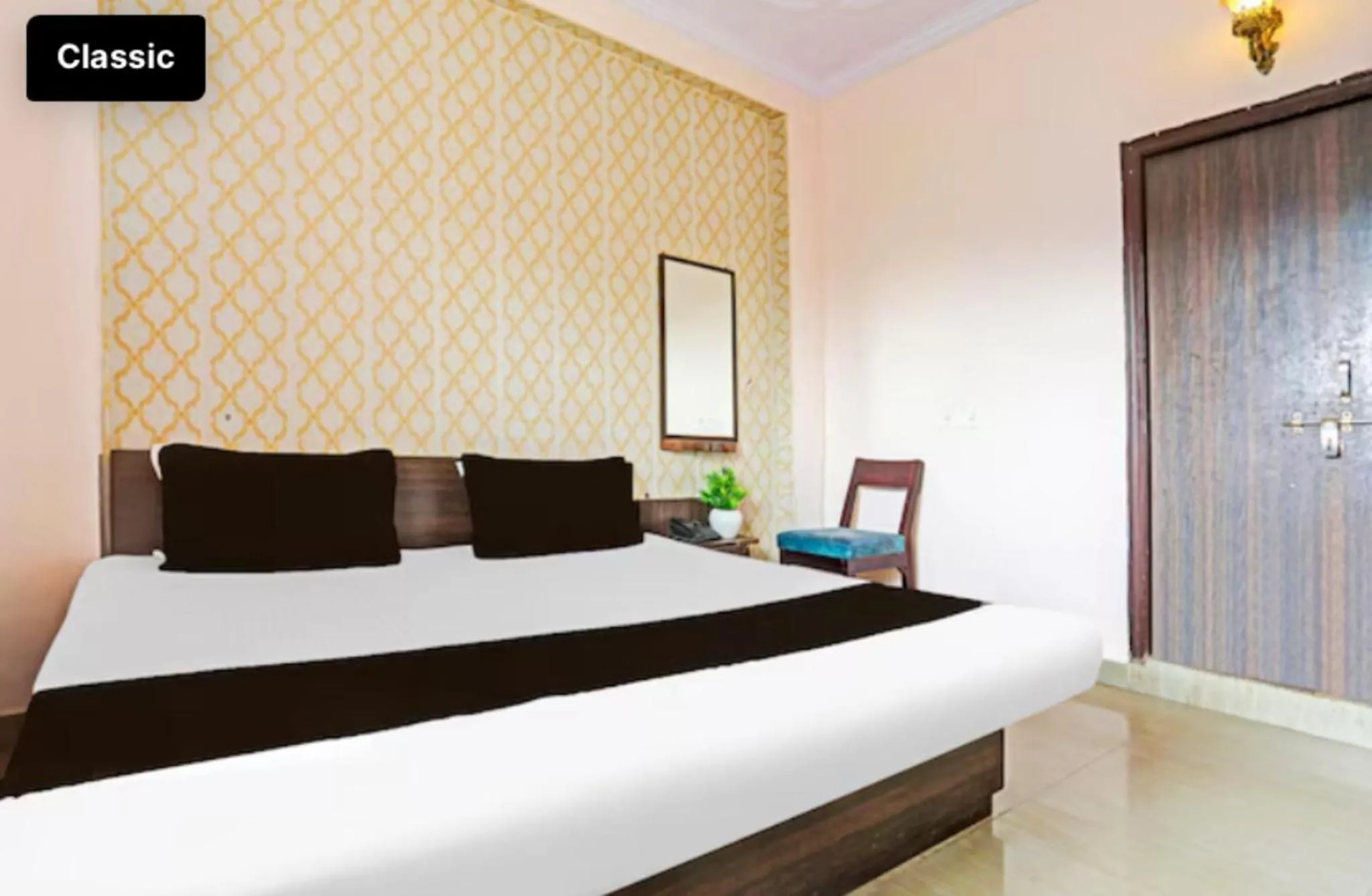 Double Room with Private Bathroom - single occupancy in Arvi Paying Guest House