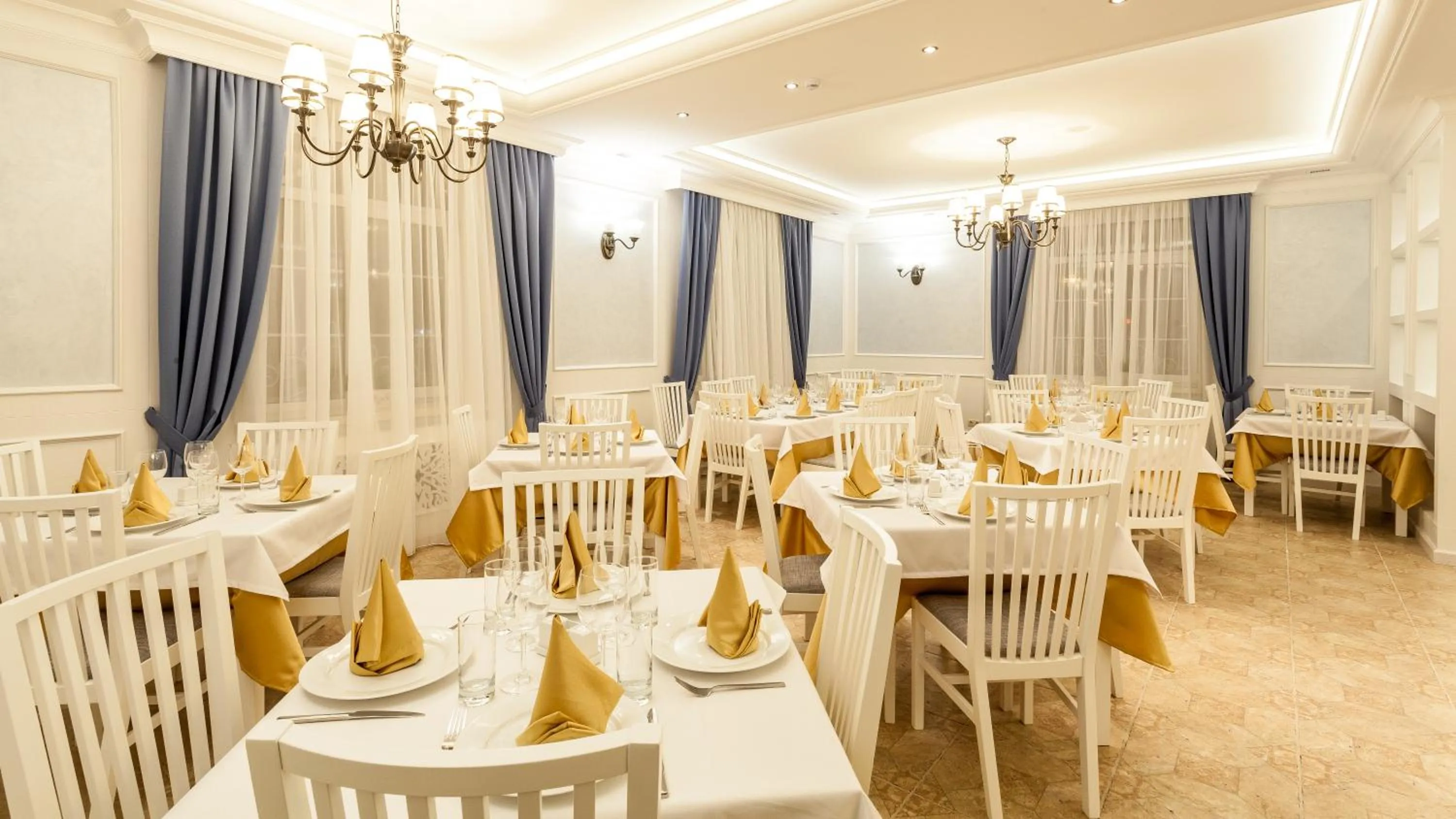 Restaurant/places to eat in Hotel Monaco