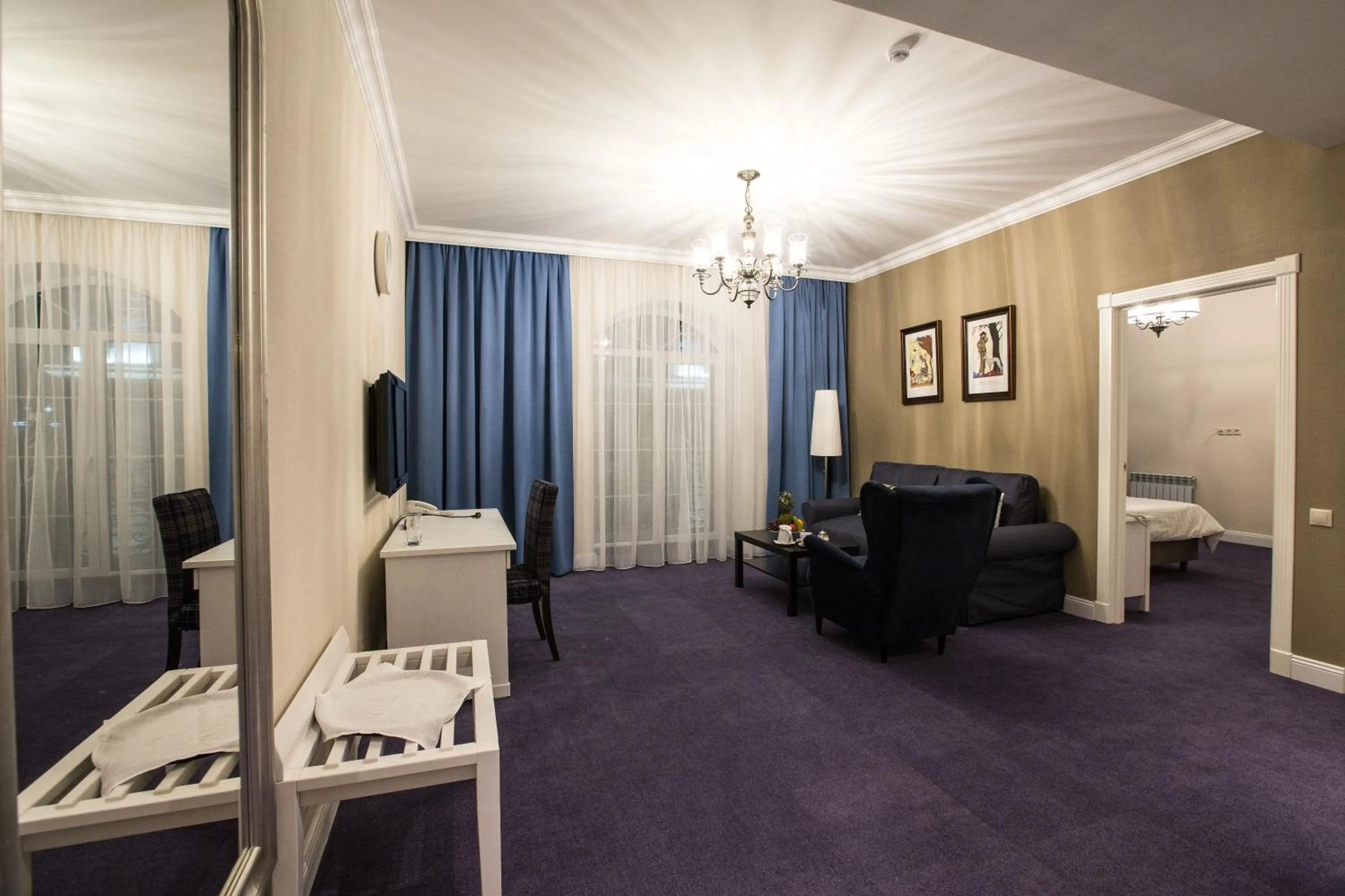 TV and multimedia, Bed in Hotel Monaco