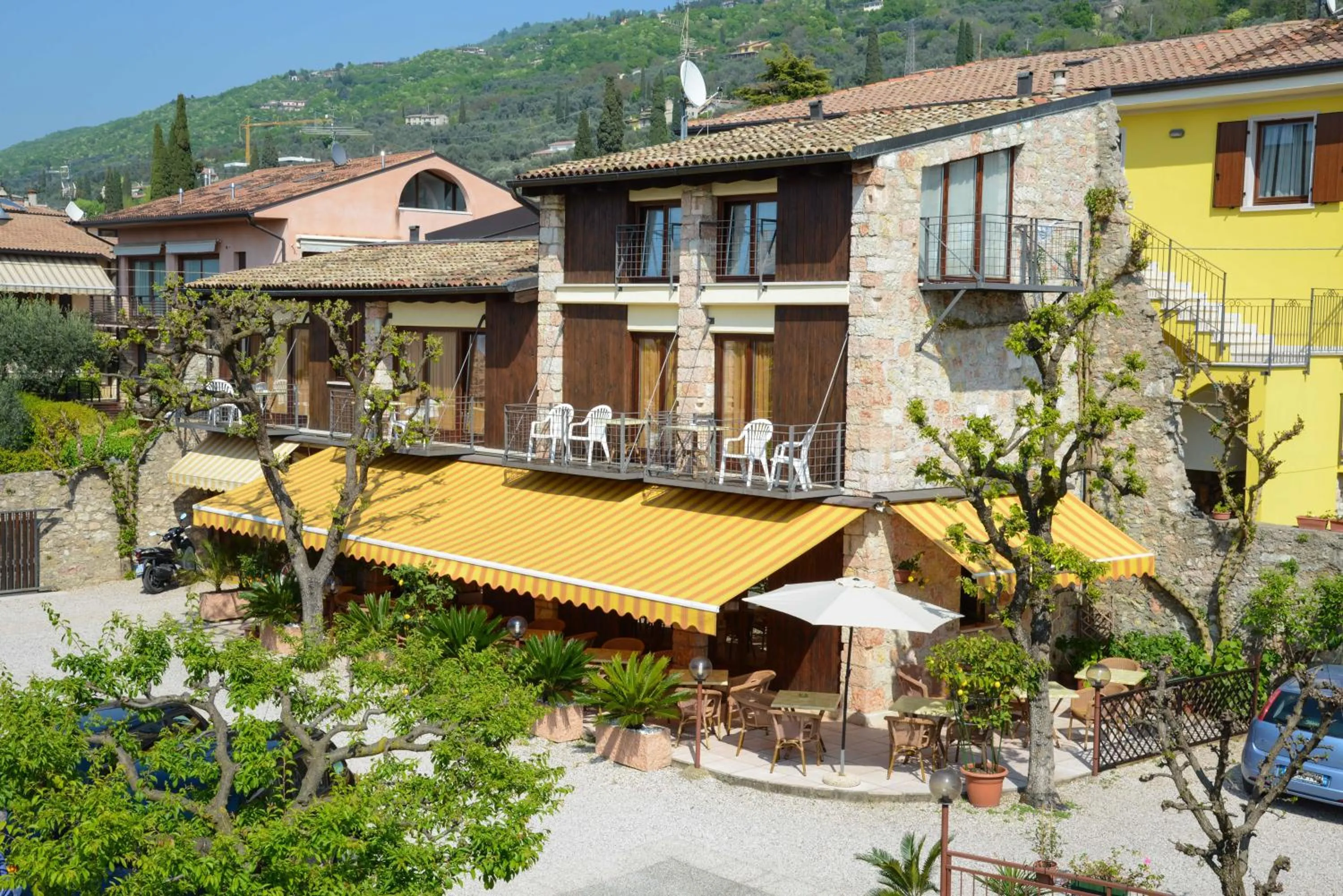 Property building in Garni Onda