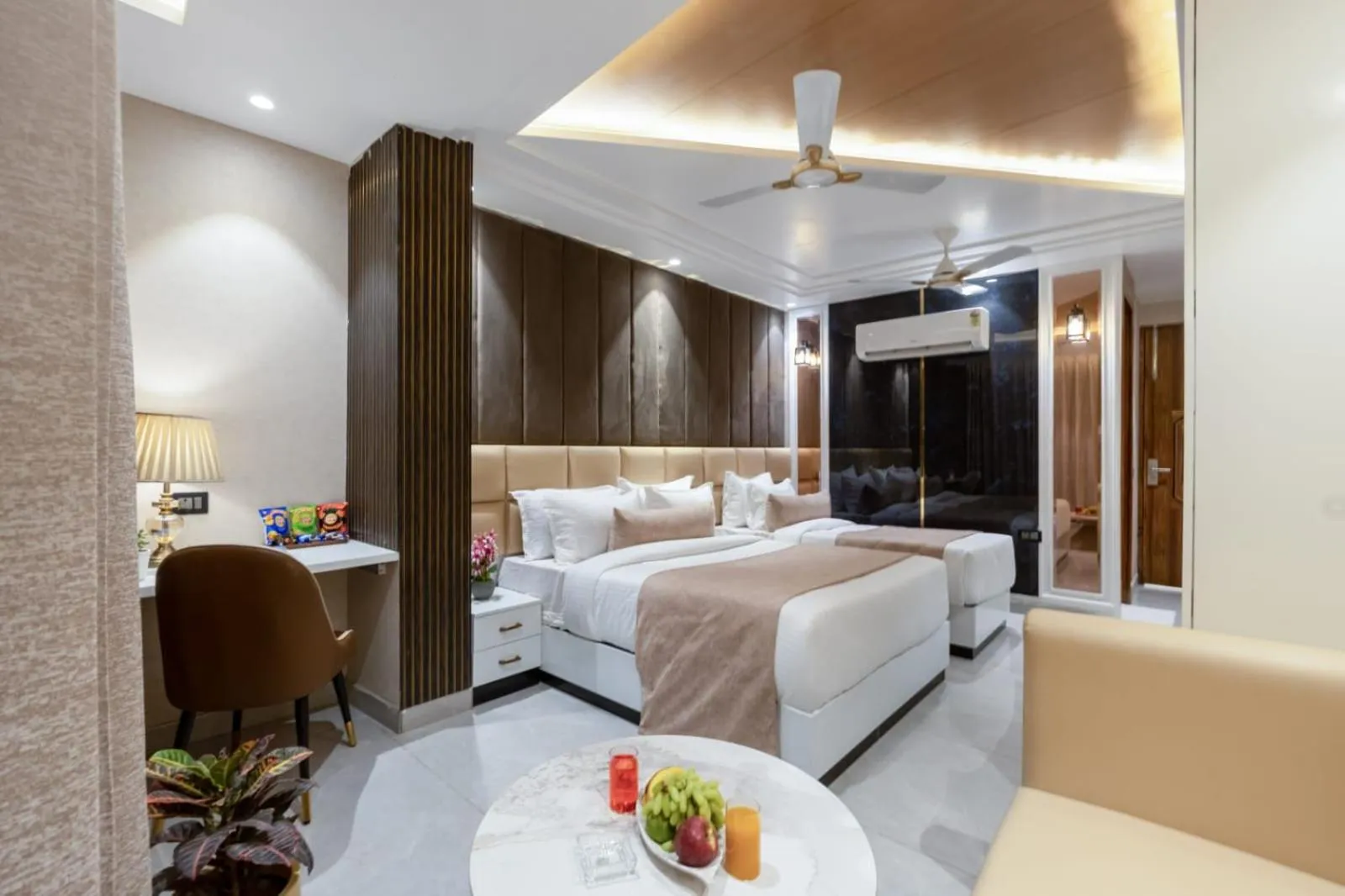 Photo of the whole room, Bed in Hotel Aroma Suites Delhi Airport