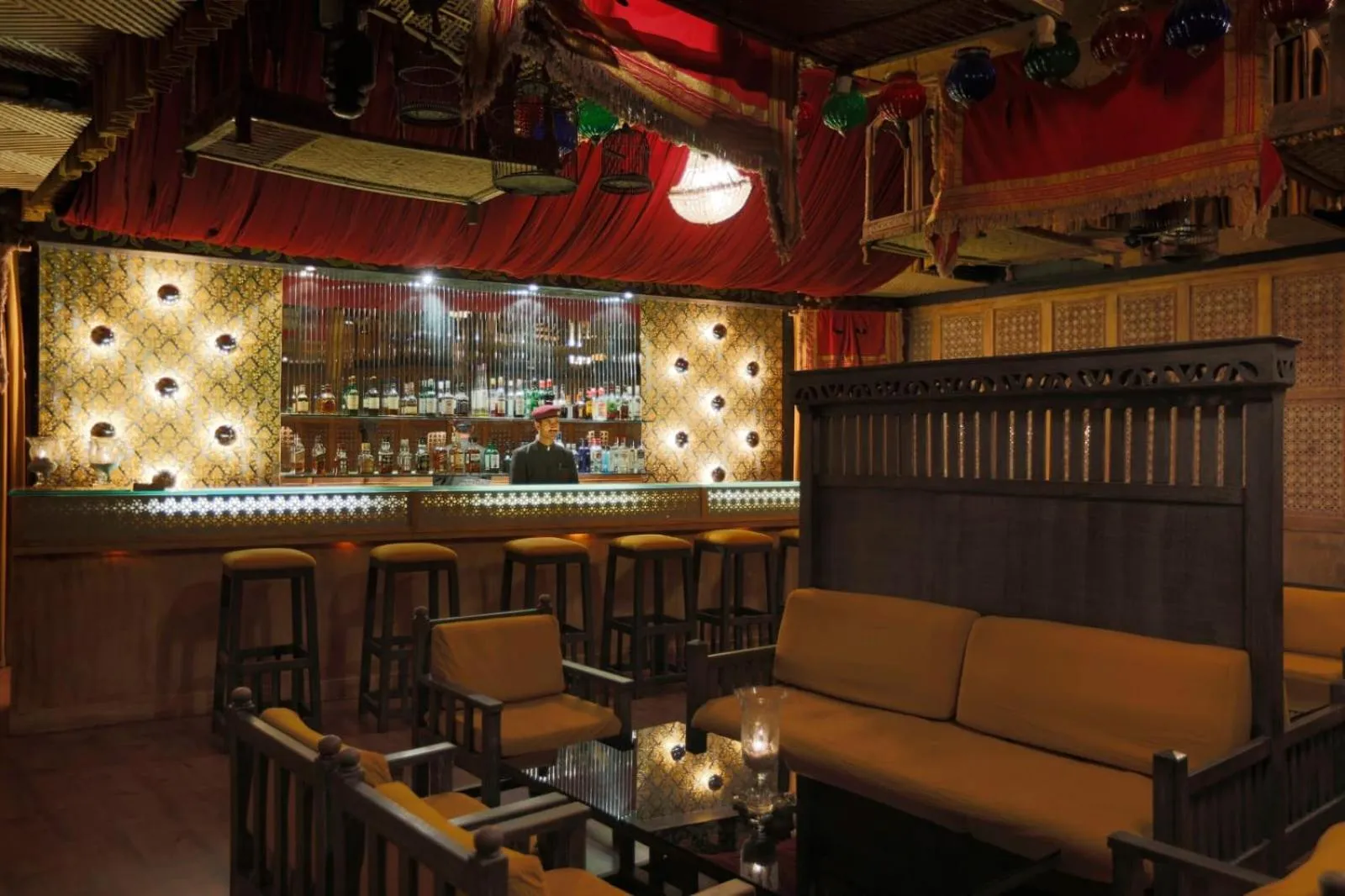 Lounge or bar in Hotel Aroma Suites Delhi Airport