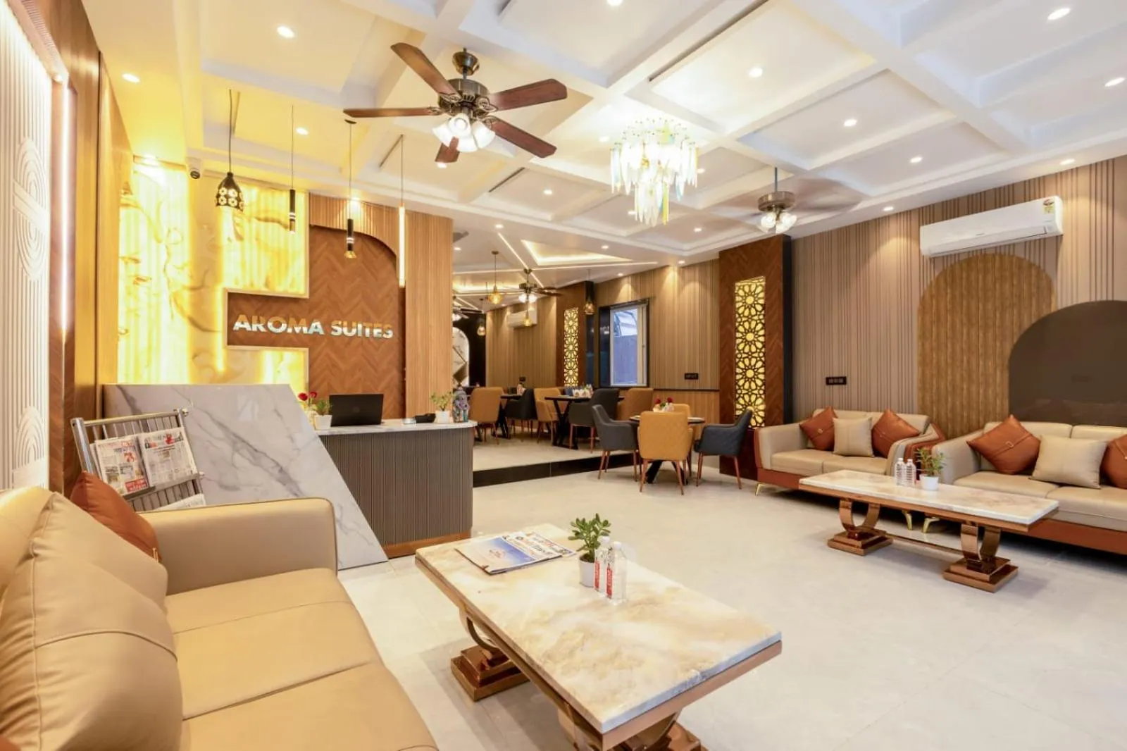 Lobby or reception in Hotel Aroma Suites Delhi Airport