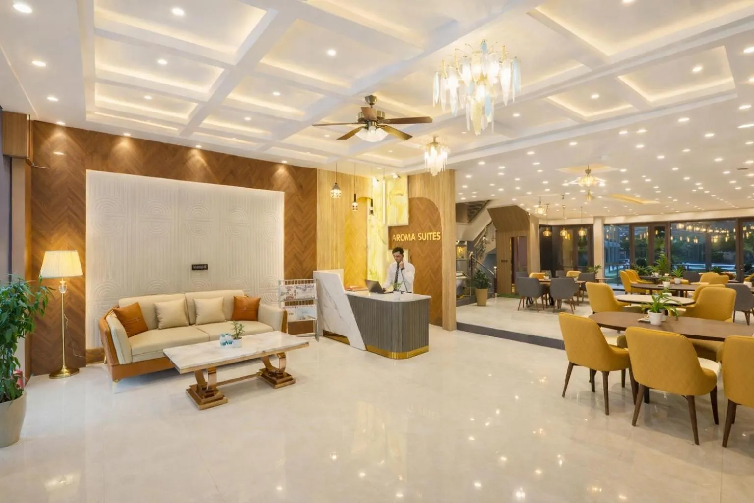 Lobby or reception in Hotel Aroma Suites Delhi Airport