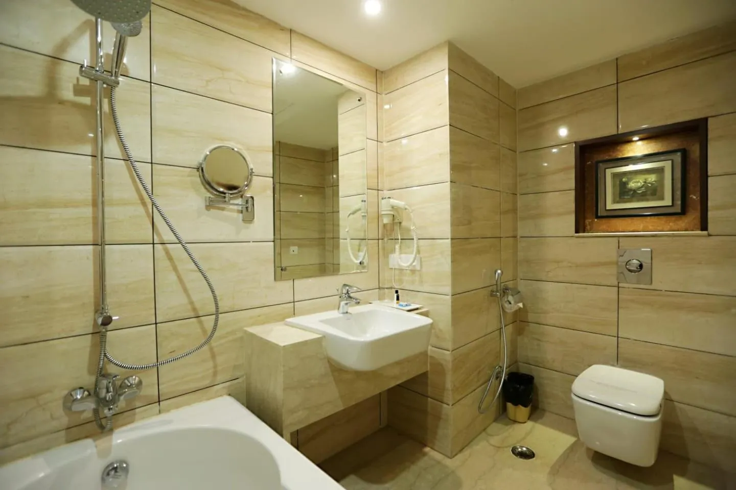 Bathroom in Hotel Aroma Suites Delhi Airport