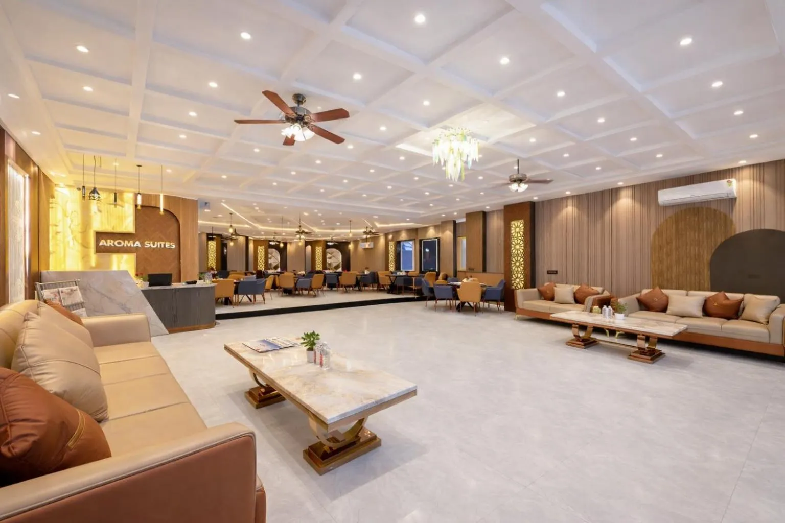 Lobby or reception in Hotel Aroma Suites Delhi Airport