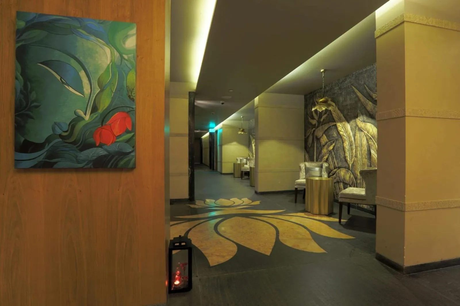 Lobby or reception in Hotel Aroma Suites Delhi Airport
