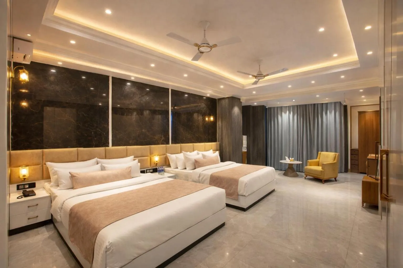 Photo of the whole room, Bed in Hotel Aroma Suites Delhi Airport