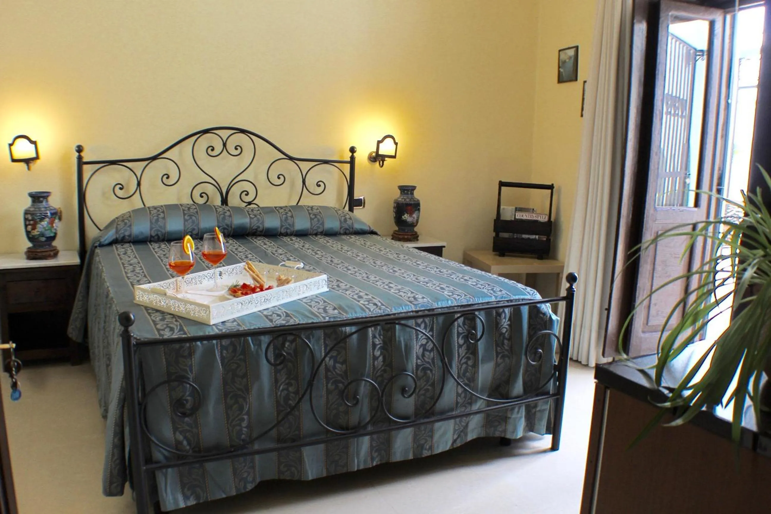 Photo of the whole room, Bed in Palazzo Senape De Pace