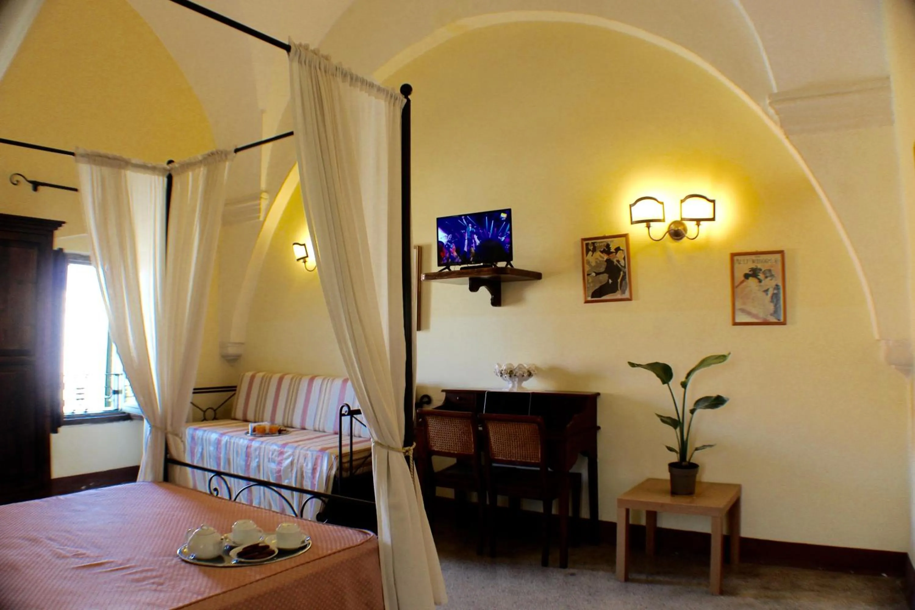 Photo of the whole room, Bed in Palazzo Senape De Pace